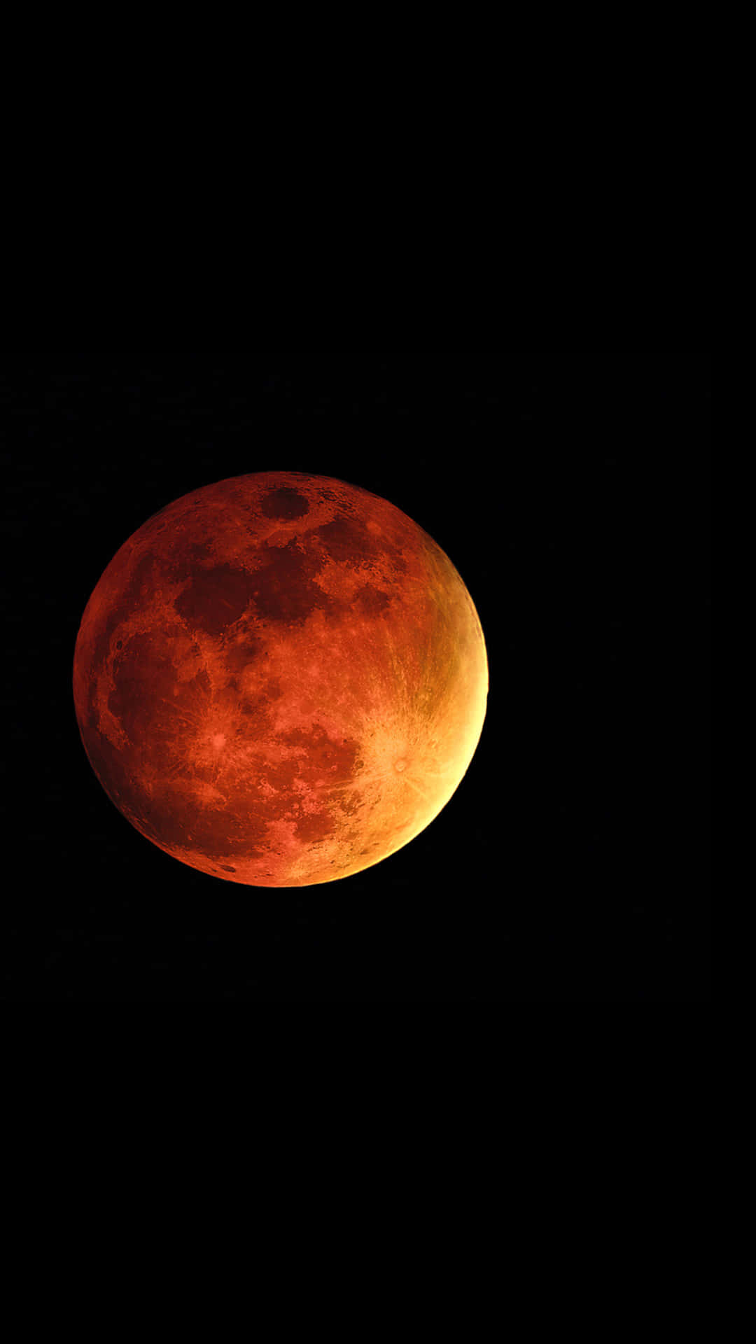 Moon iPhone 桌布 壁紙 — 在月全食期間，血月發出強烈的橙色光芒，映襯著漆黑的天空。