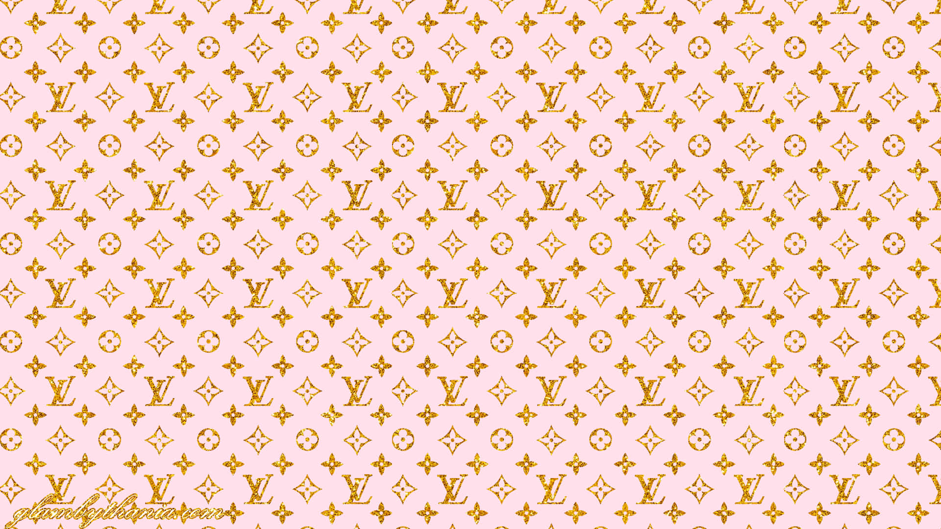 路易威登 桌布 壁紙 — 在柔和的粉紅色背景上重複出現的金色 Louis Vuitton 字母組合標誌圖案。