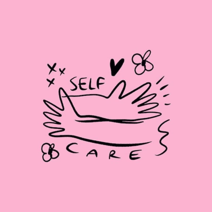Self Care 桌布 壁紙 — 在柔和粉紅色背景上，用黑色墨水繪製的俏皮手繪「SELF CARE」訊息，配有愛心和花朵。