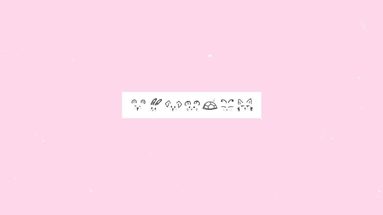 Kawaii Pink Aesthetic Desktop 桌布 壁紙 — 在柔軟的粉紅色紋理背景上，一排簡約可愛的動物塗鴉。