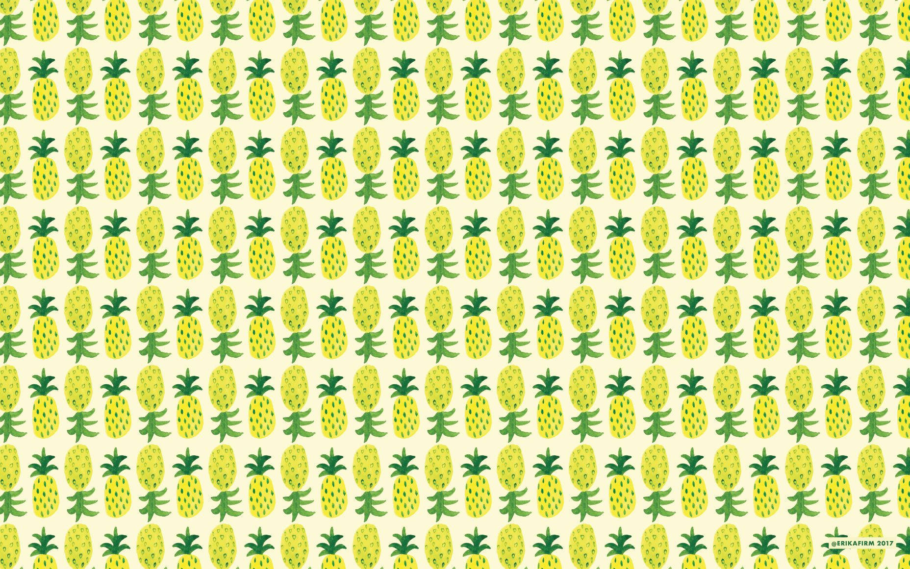 鳳梨 桌布 壁紙 — 在淡奶油色背景上重複出現的快樂黃色鳳梨圖案，帶有綠色皇冠。