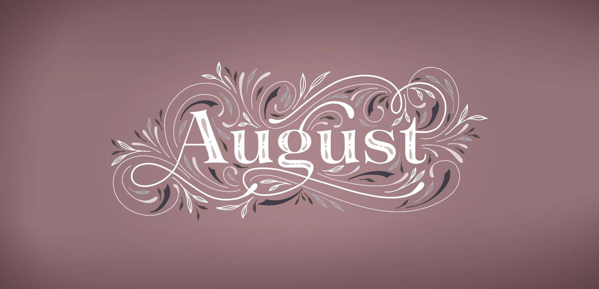 August 桌布 壁紙 — 在淡紫色背景上，優雅的白色字體拼寫出August，周圍環繞著華麗的漩渦和葉子。