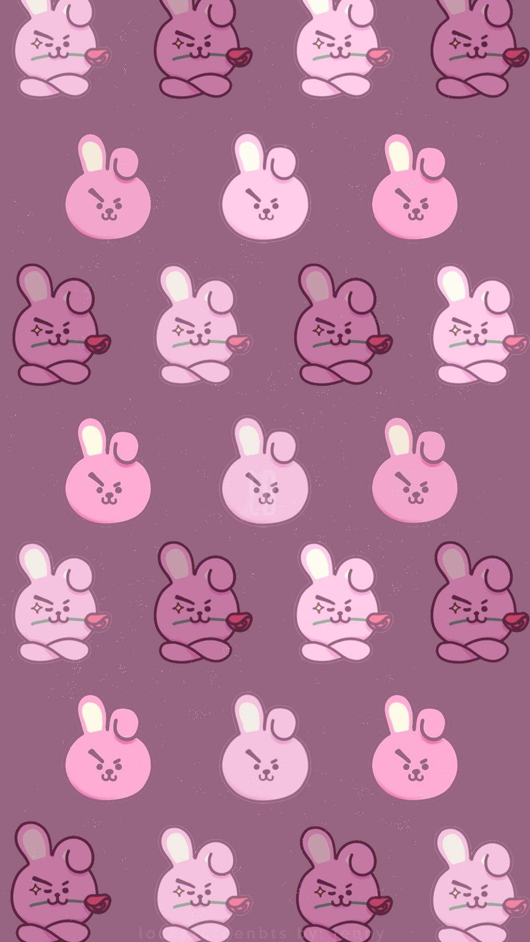 Cooky Bt21 桌布 壁紙 — 在淡紫色背景上，可愛的粉紅色和紫色卡通兔子拿著心形的重複圖案。