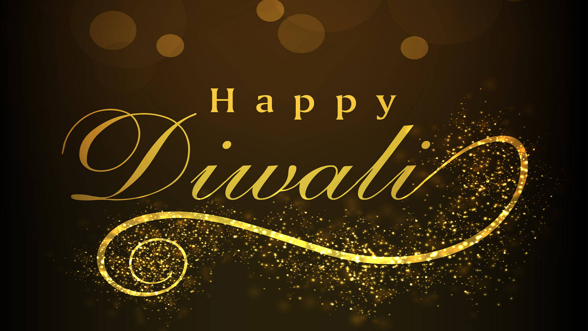 排燈節 桌布 壁紙 — 在深棕色背景上，金色「Happy Diwali」文字搭配閃爍的閃粉痕跡和散景燈光。