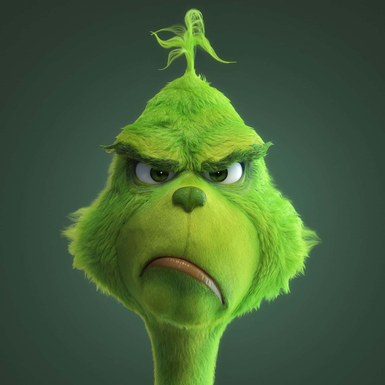 Grinch Smile 桌布 壁紙 — 在深灰色背景上，格林奇那張皺著眉頭、繃著臉的綠色臉孔特寫。