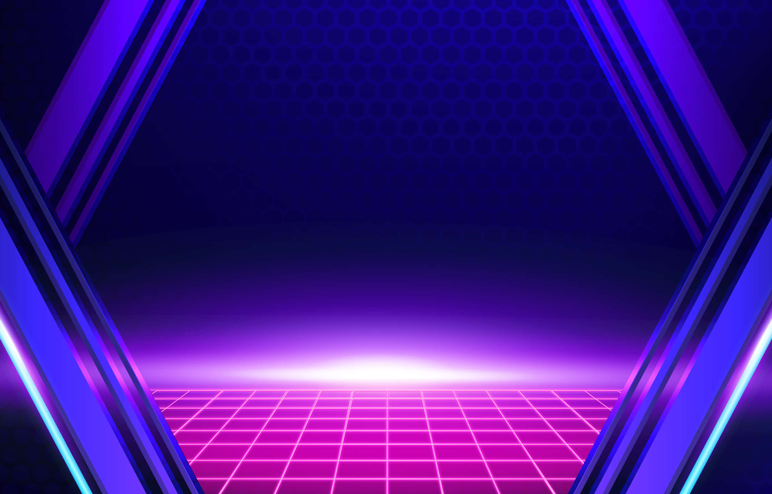Violet 桌布 壁紙 — 在深色六角形圖案天花板下，由霓虹藍色六角形樑柱框住的發光紫色和粉紅色網格地板。