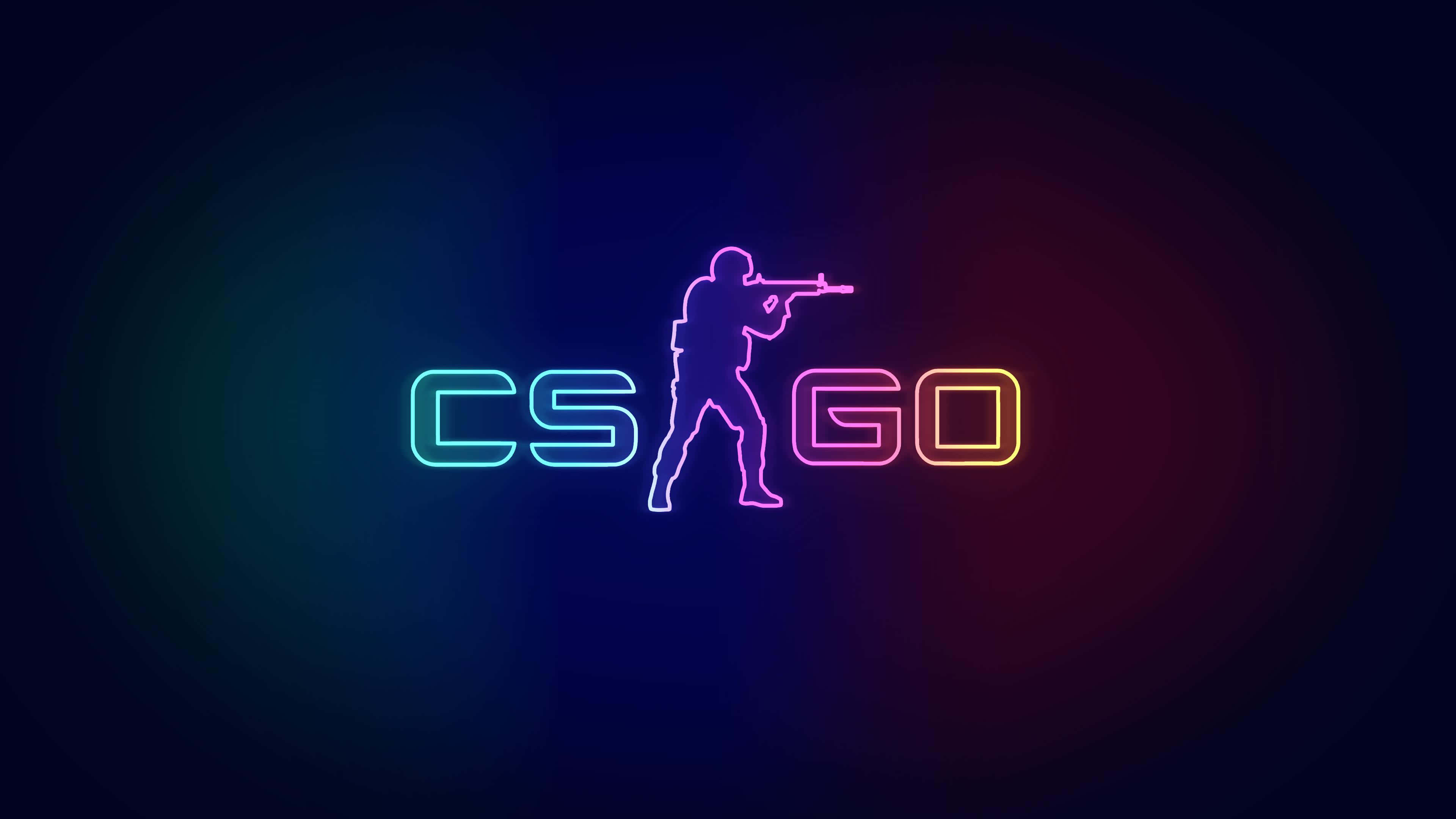 Cs 桌布 壁紙 — 在深色漸變背景上，帶有射手剪影的霓虹發光 CS GO 標誌。