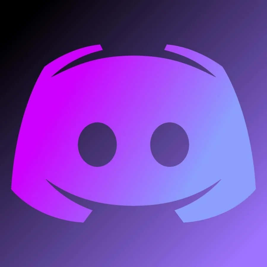 Discord 桌布 壁紙 — 在深色漸變背景上帶有笑臉的發光紫色和藍色Discord標誌。