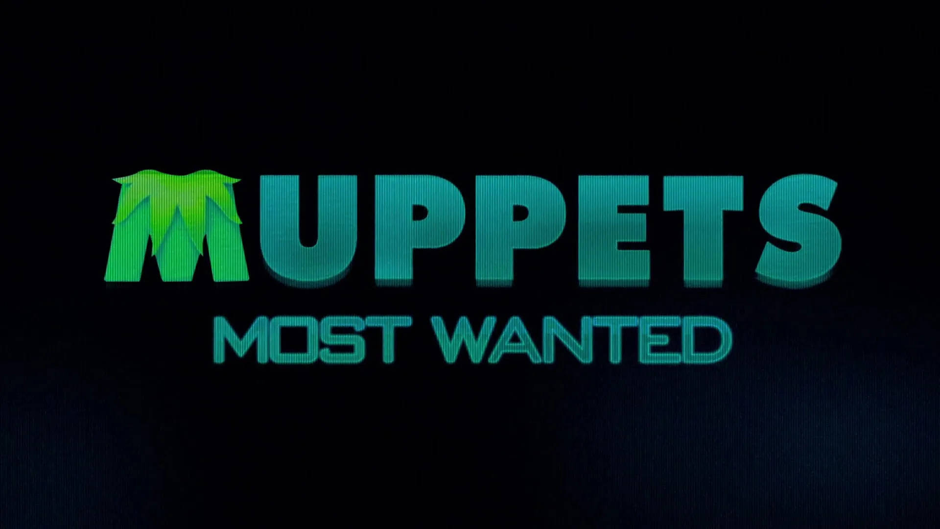 muppets 桌布 壁紙 — 在深色背景上，帶有像素紋理的發光青綠色和綠色 'Muppets Most Wanted' 標題。