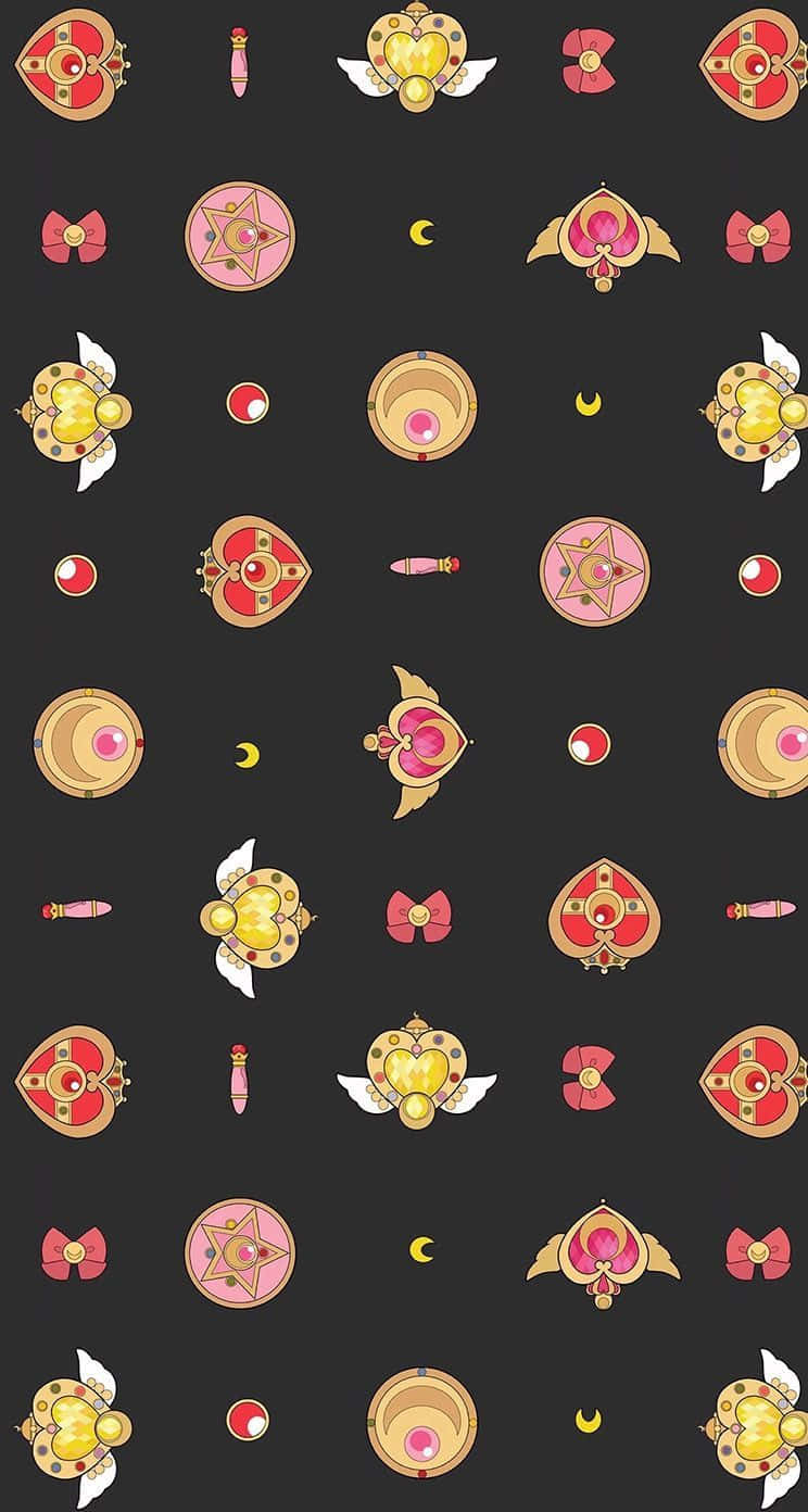 Sailor Moon Pattern 桌布 壁紙 — 在深色背景上重複出現粉紅色、金色和紅色的魔法少女圖案。