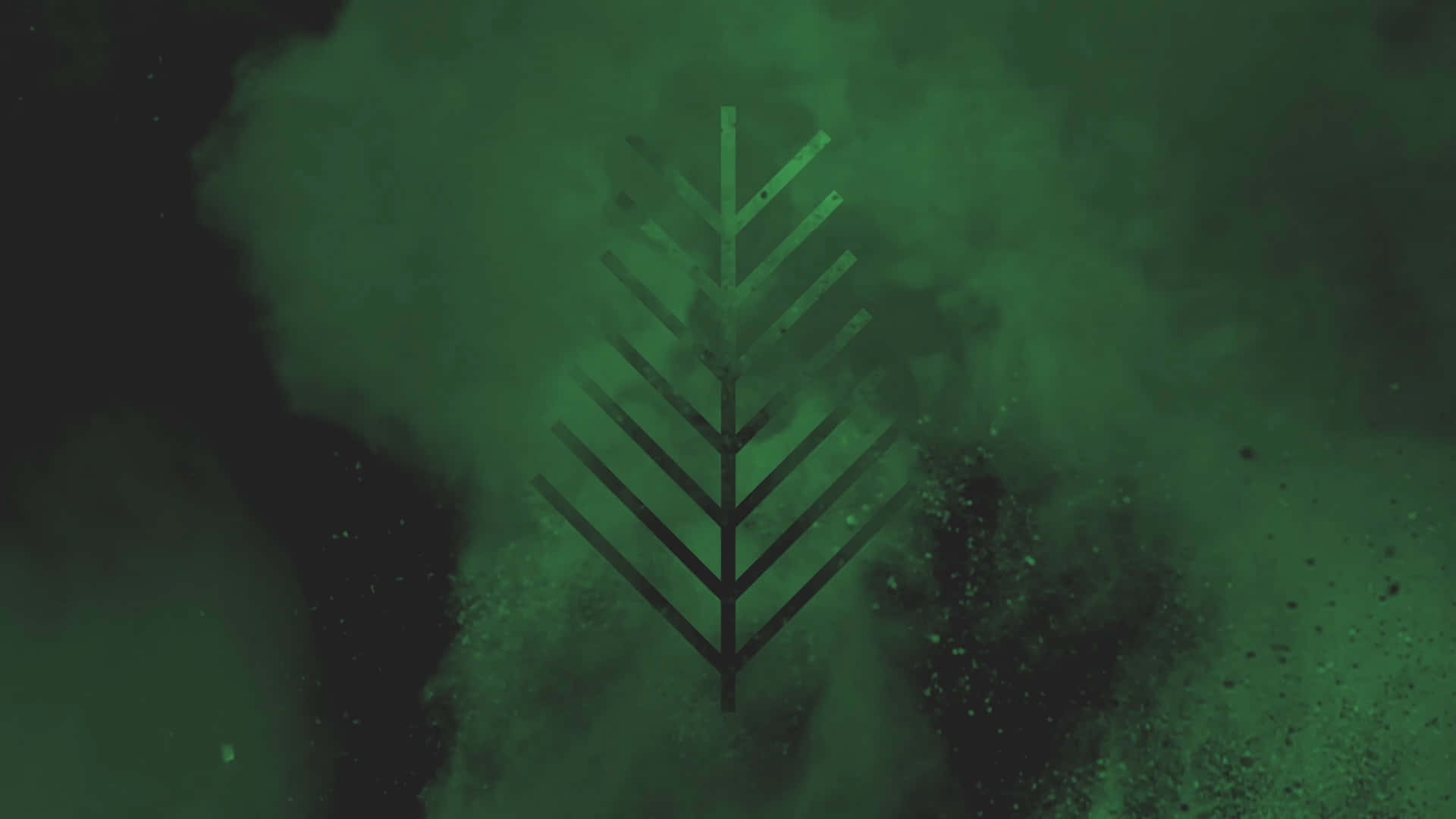 Palm Leaf 桌布 壁紙 — 在深色背景襯托下，一個風格化的綠色葉子剪影從旋轉的祖母綠粉末中浮現。
