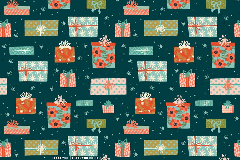 Aesthetic Christmas Laptop 桌布 壁紙 — 在深藍綠色背景上，帶有蝴蝶結和雪花的彩色禮物盒的節日圖案。