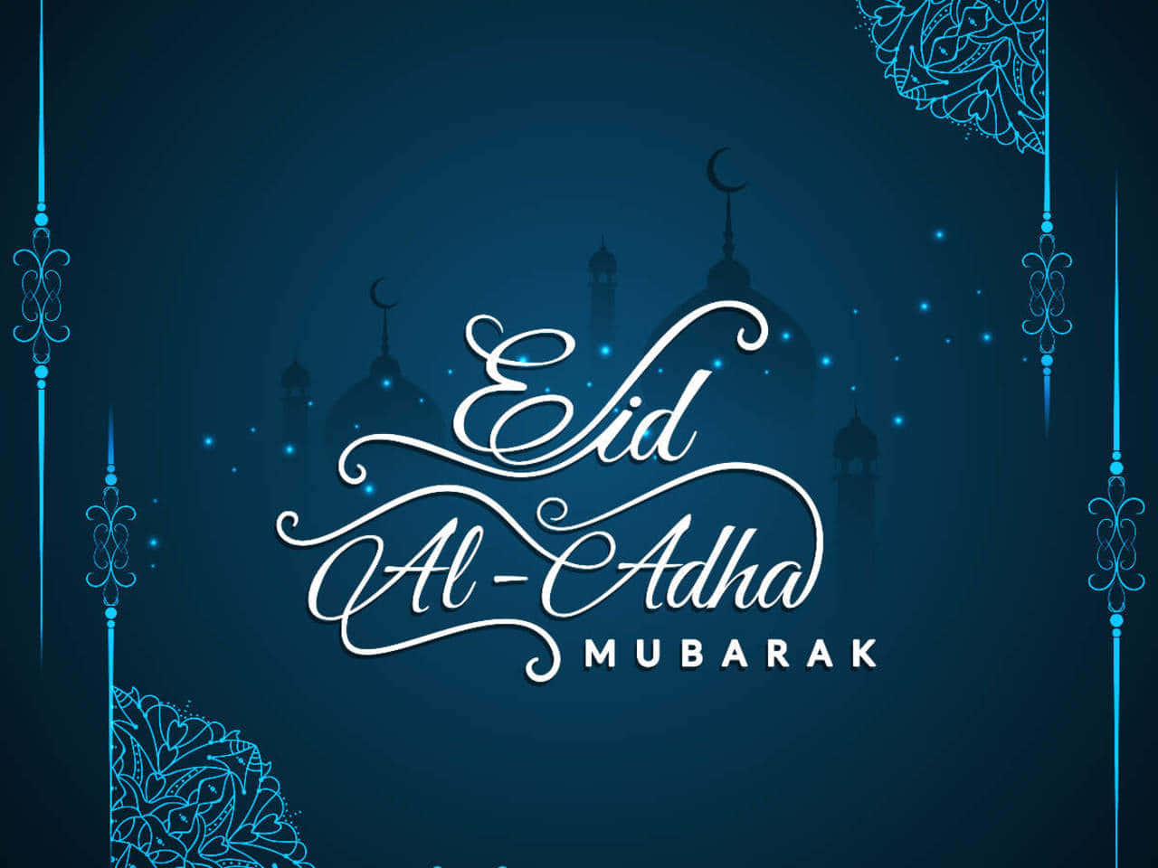 Eid Mubarak 桌布 壁紙 — 在深藍色夜空、清真寺剪影和閃爍星星的背景下，以優雅的白色書法慶祝宰牲節。