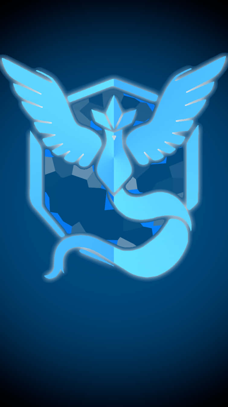 Team Mystic 桌布 壁紙 — 在深藍色漸變背景上，一個六邊形框架內盤繞著一頭發光的藍色水晶龍，帶有翅膀和尾巴。