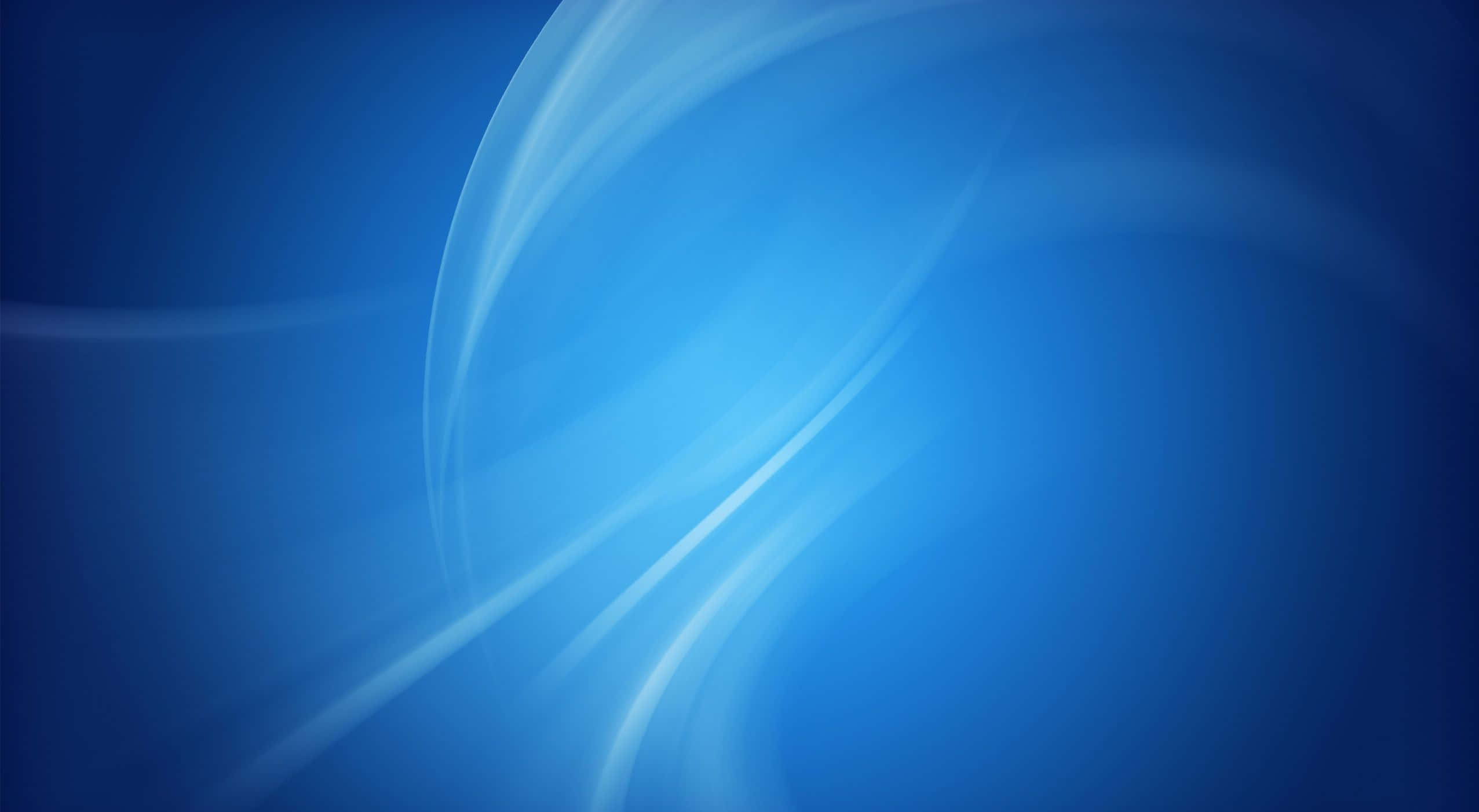 High Resolution Blue 桌布 壁紙 — 在深藍色漸變背景上，流動的淺藍色和白色曲線構成的寧靜抽象構圖。