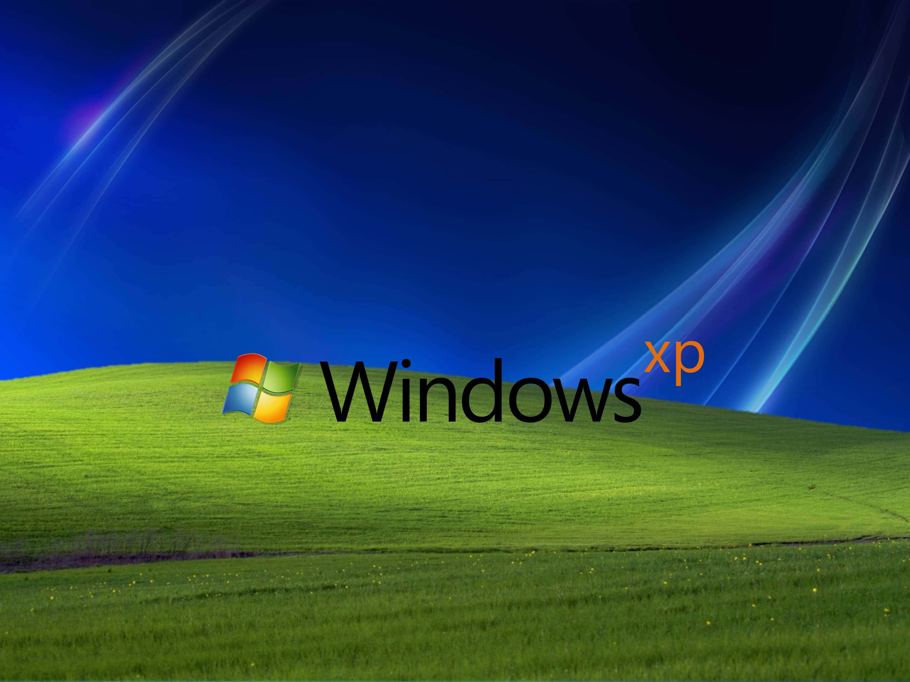 Windows XP 桌布 壁紙 — 在深藍色的天空下，一個充滿活力的綠色起伏山丘，帶有發光的光線條紋和顯著顯示的Windows XP標誌。