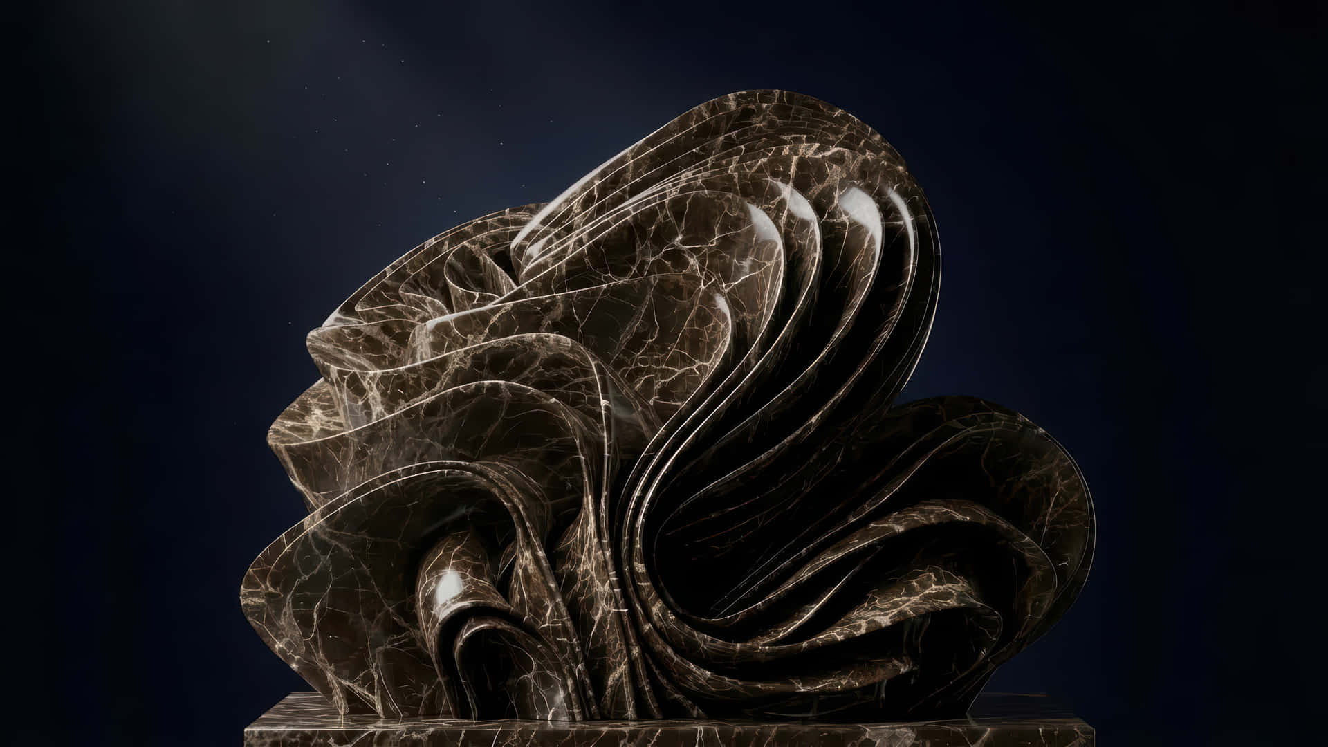 Luxury Marble Bloom modded wallpaper for desktop Enhancement, 壁紙 — 在深藍色背景下，一件帶有深色紋理的戲劇性漩渦大理石雕塑在聚光燈下閃耀。