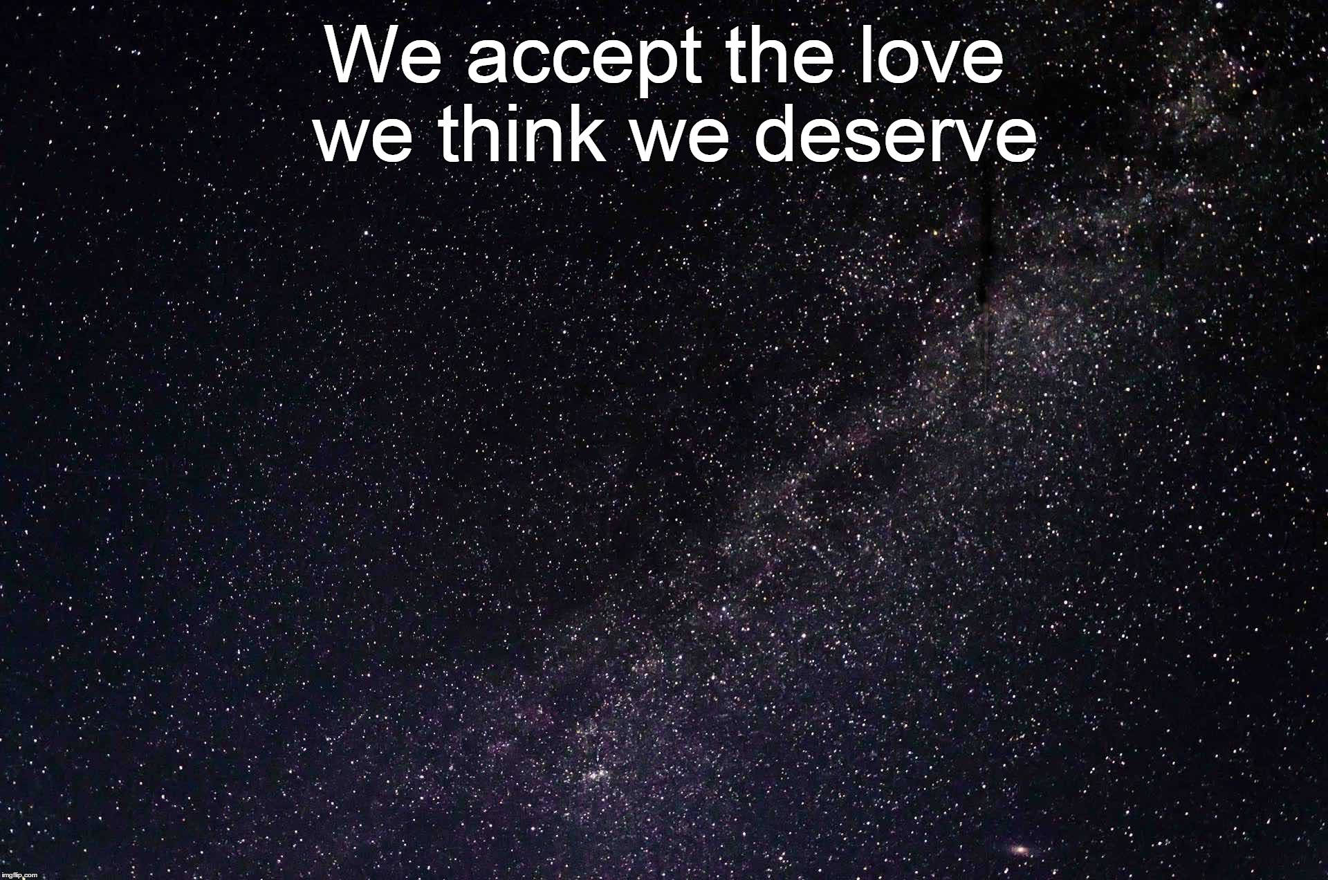 A 桌布 壁紙 — 在深邃的宇宙夜空背景下，銀河系閃爍著無數星辰的壯麗景觀。