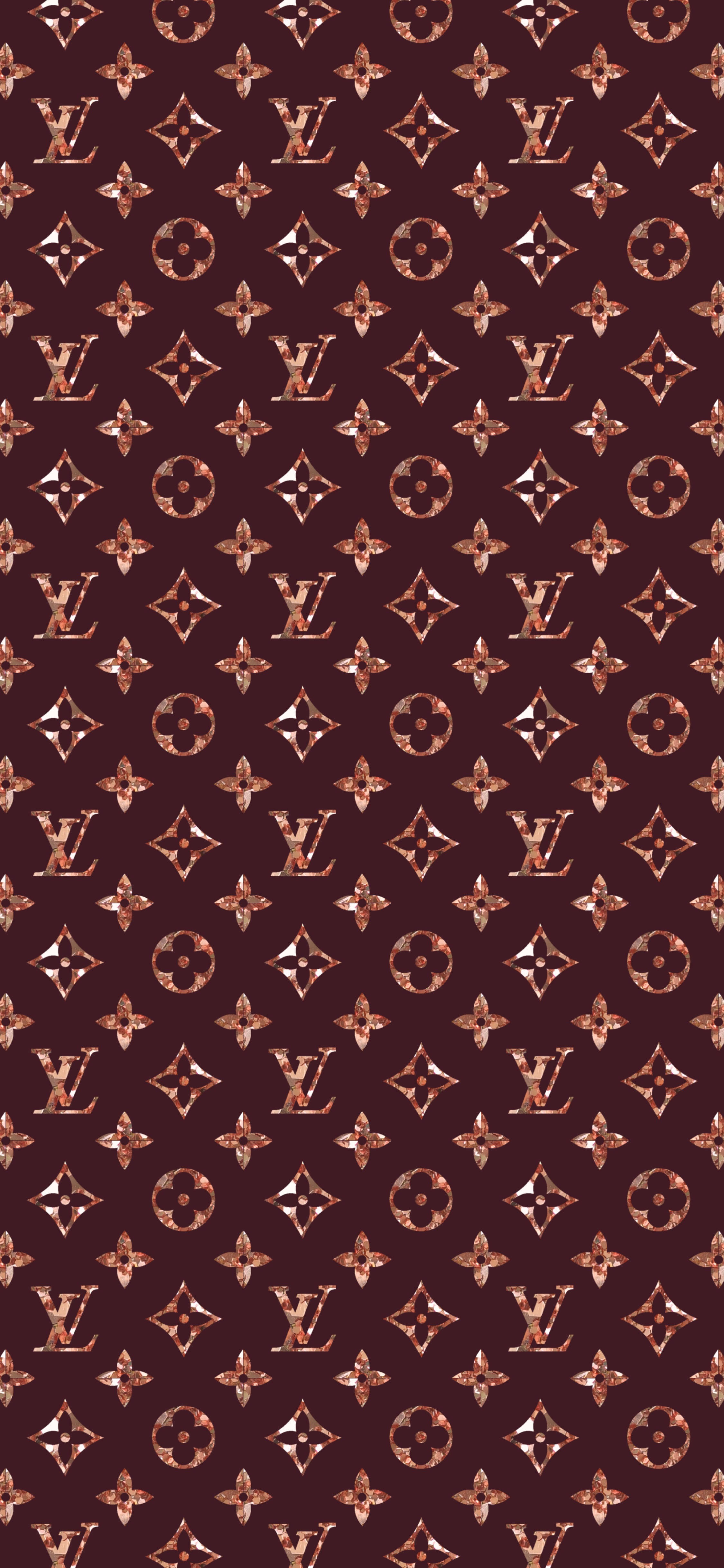 玫瑰金 iPhone 桌布 壁紙 — 在深酒紅色背景上重複出現的玫瑰金色 Louis Vuitton 字母組合標誌圖案。