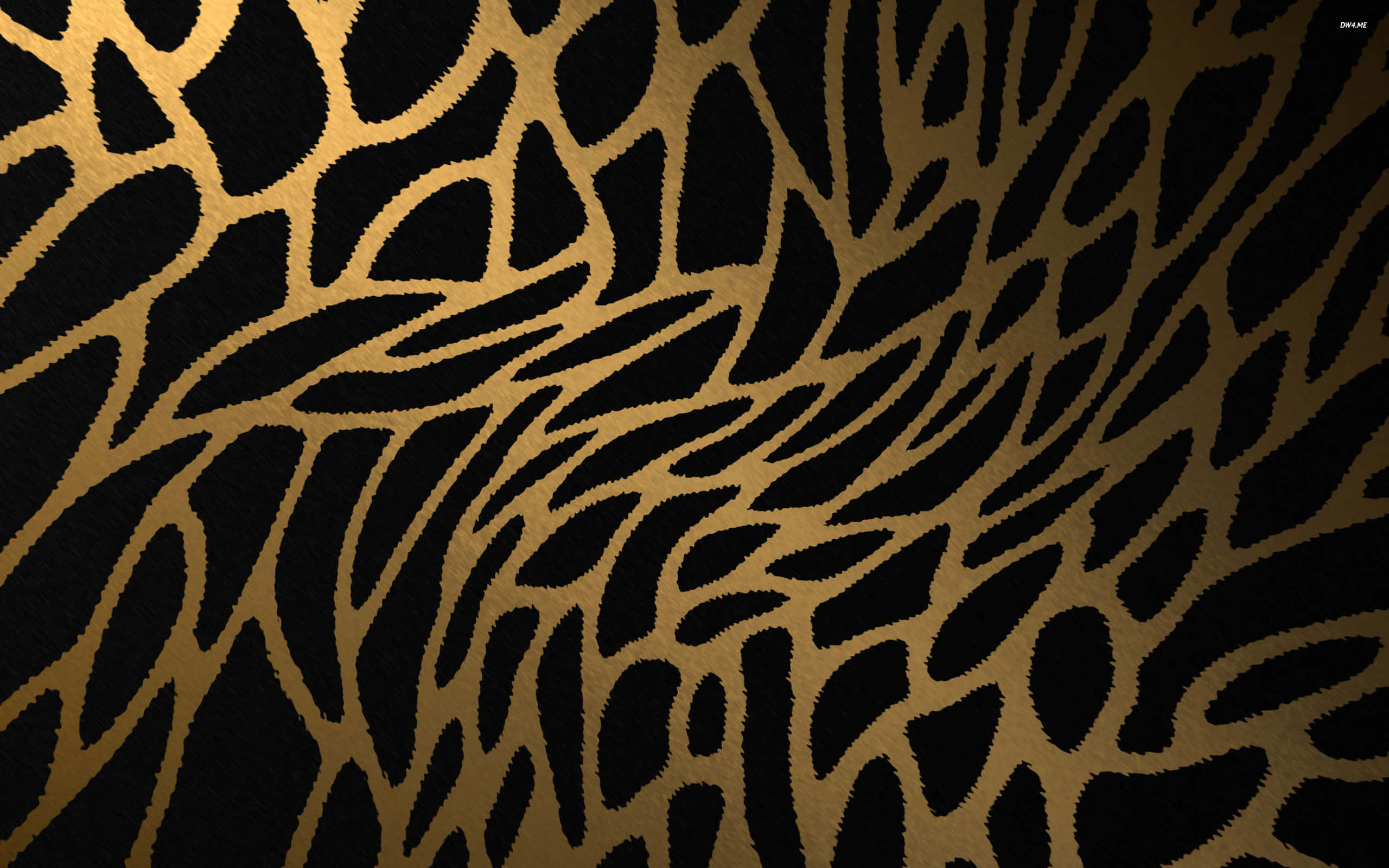 Glitter Leopard 桌布 壁紙 — 在深黑色背景上，帶有紋理毛皮般細節的大膽金色豹紋圖案。
