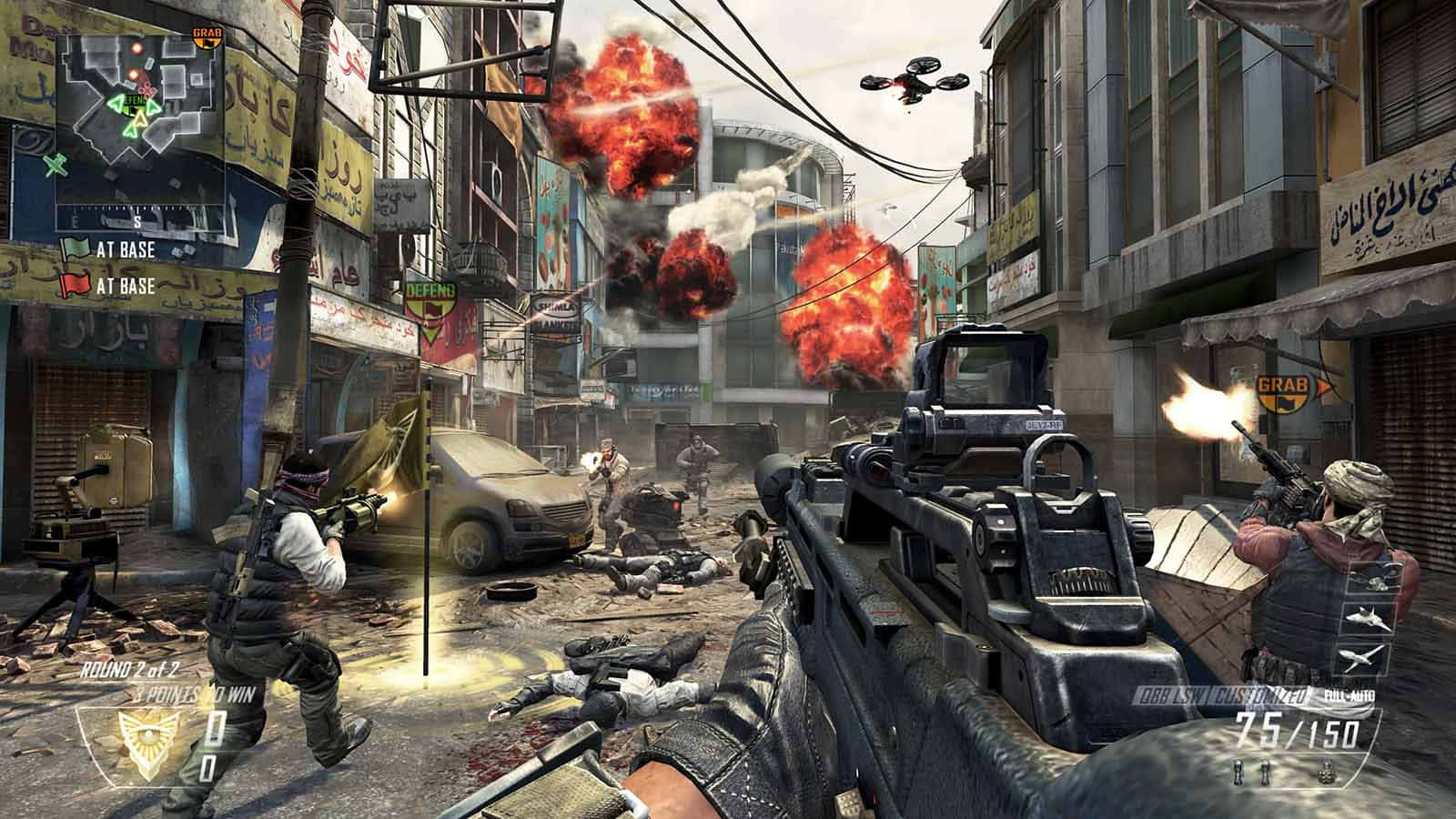 Fps Games 桌布 壁紙 — 在混亂的城市街道上進行第一人稱射擊遊戲，伴有爆炸和武裝士兵。