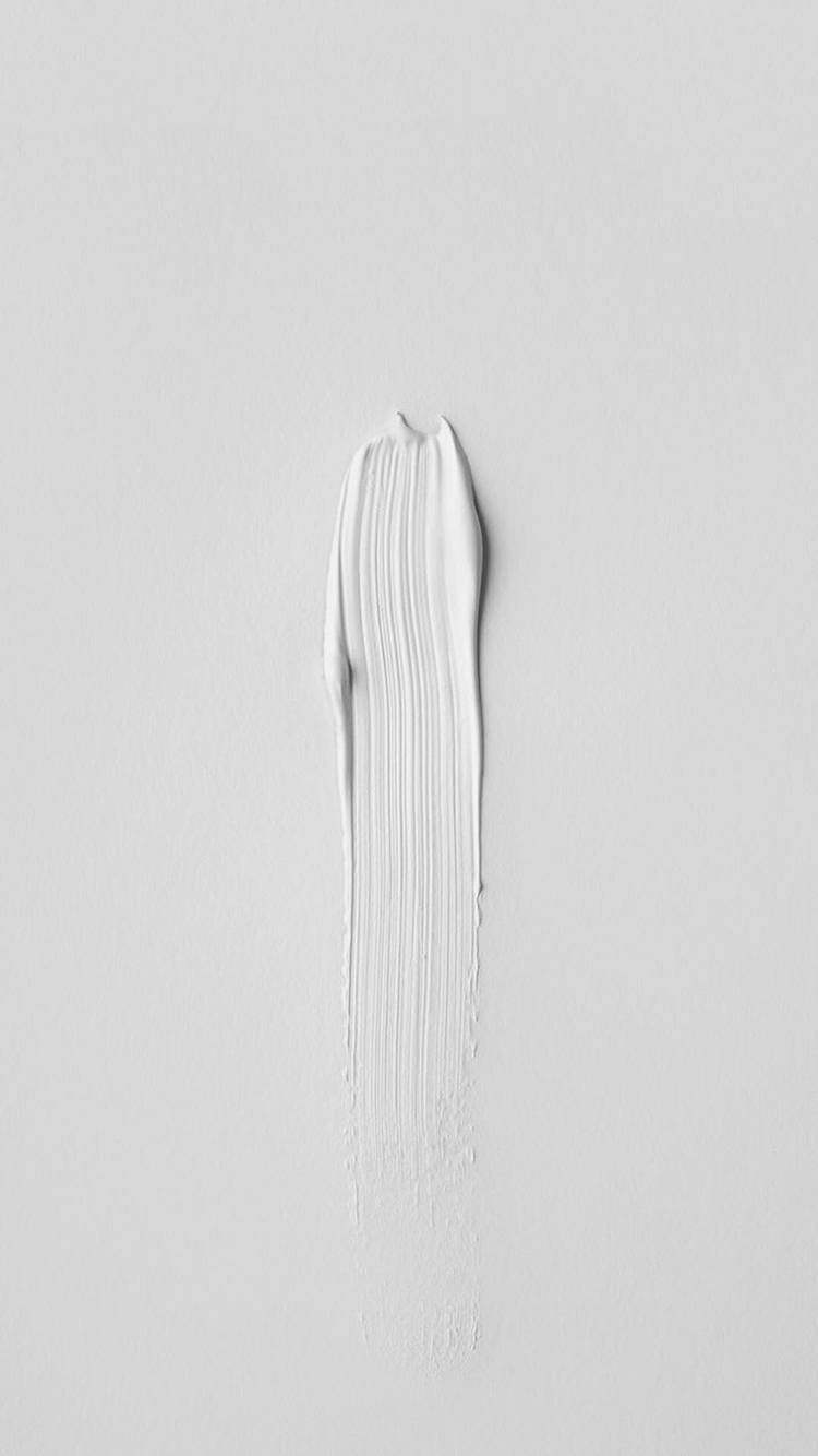 Paint Art 桌布 壁紙 — 在淺灰色紋理表面上的一條垂直白色厚漆筆觸。