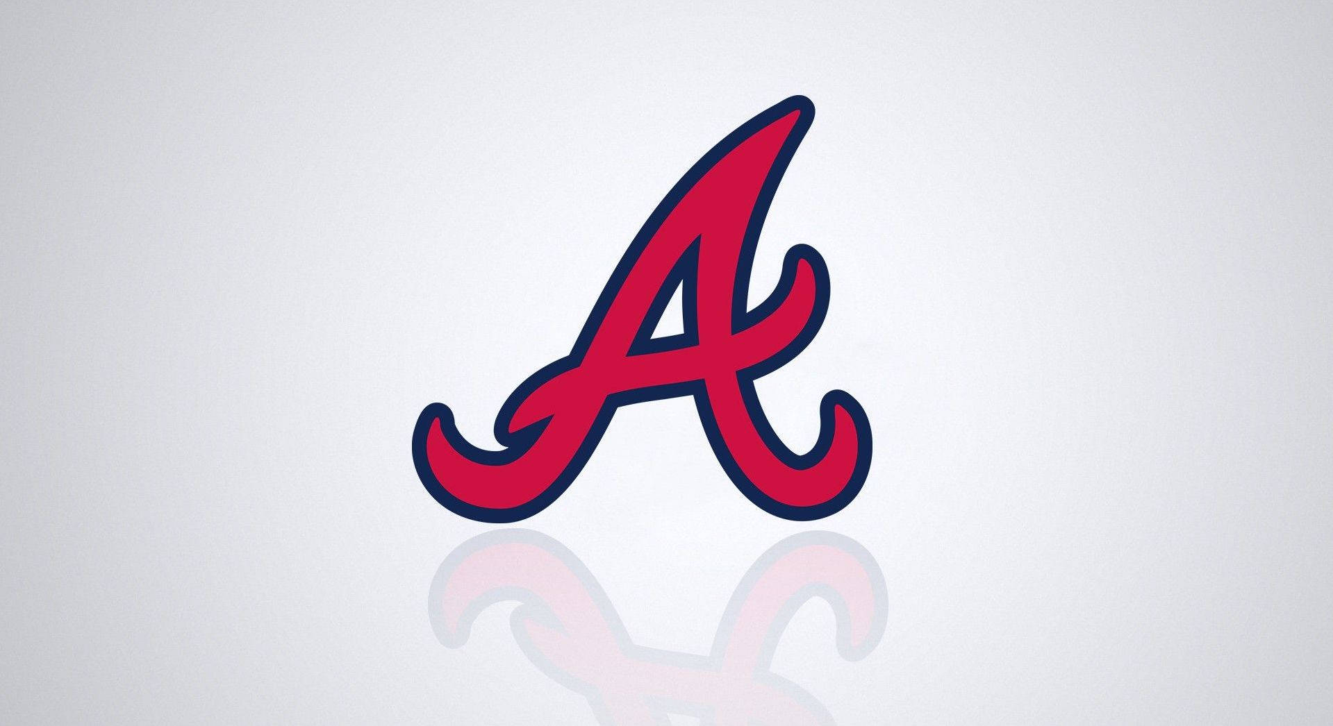 Braves 桌布 壁紙 — 在淺灰色背景上，一個大膽的紅色風格化字母A，帶有海軍藍輪廓和反射。