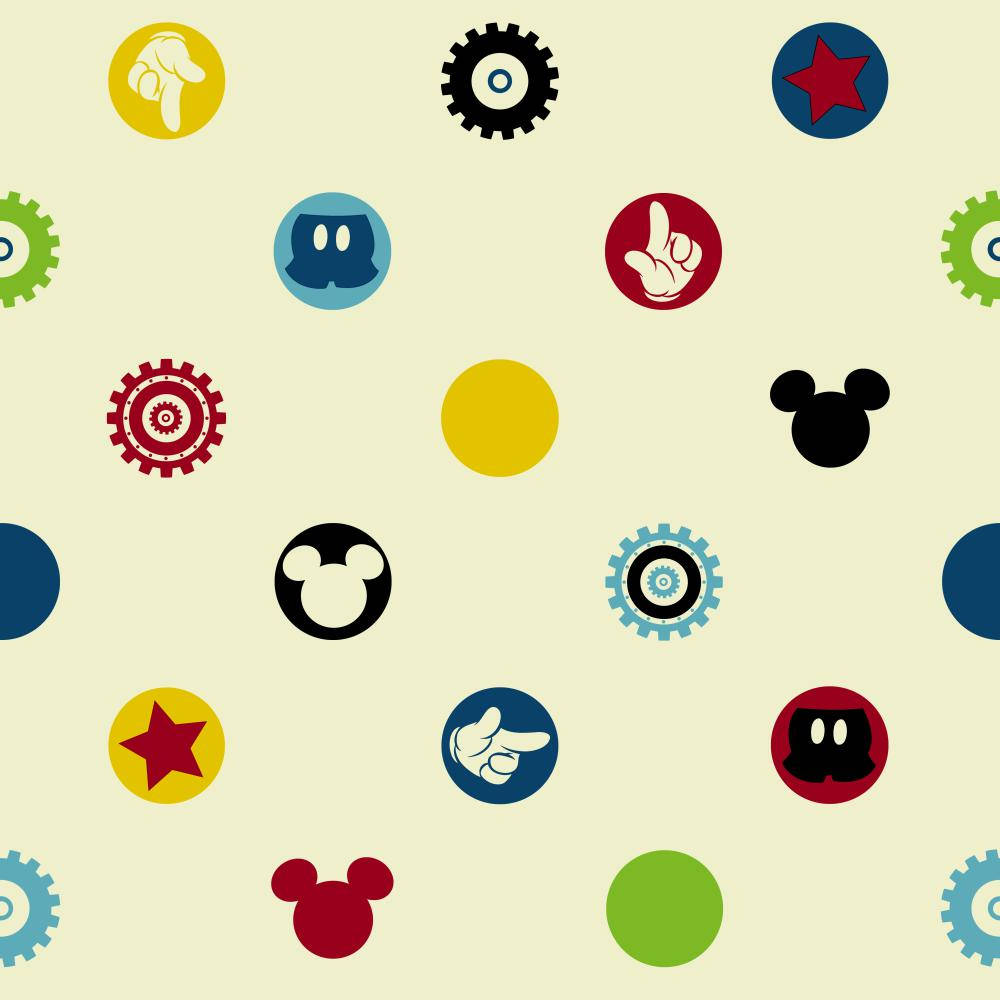 Disney Pattern 桌布 壁紙 — 在淺黃色背景上，一個有趣的圖案，包含彩色圓形圖標， featuring 米奇老鼠頭、齒輪和指點的手。