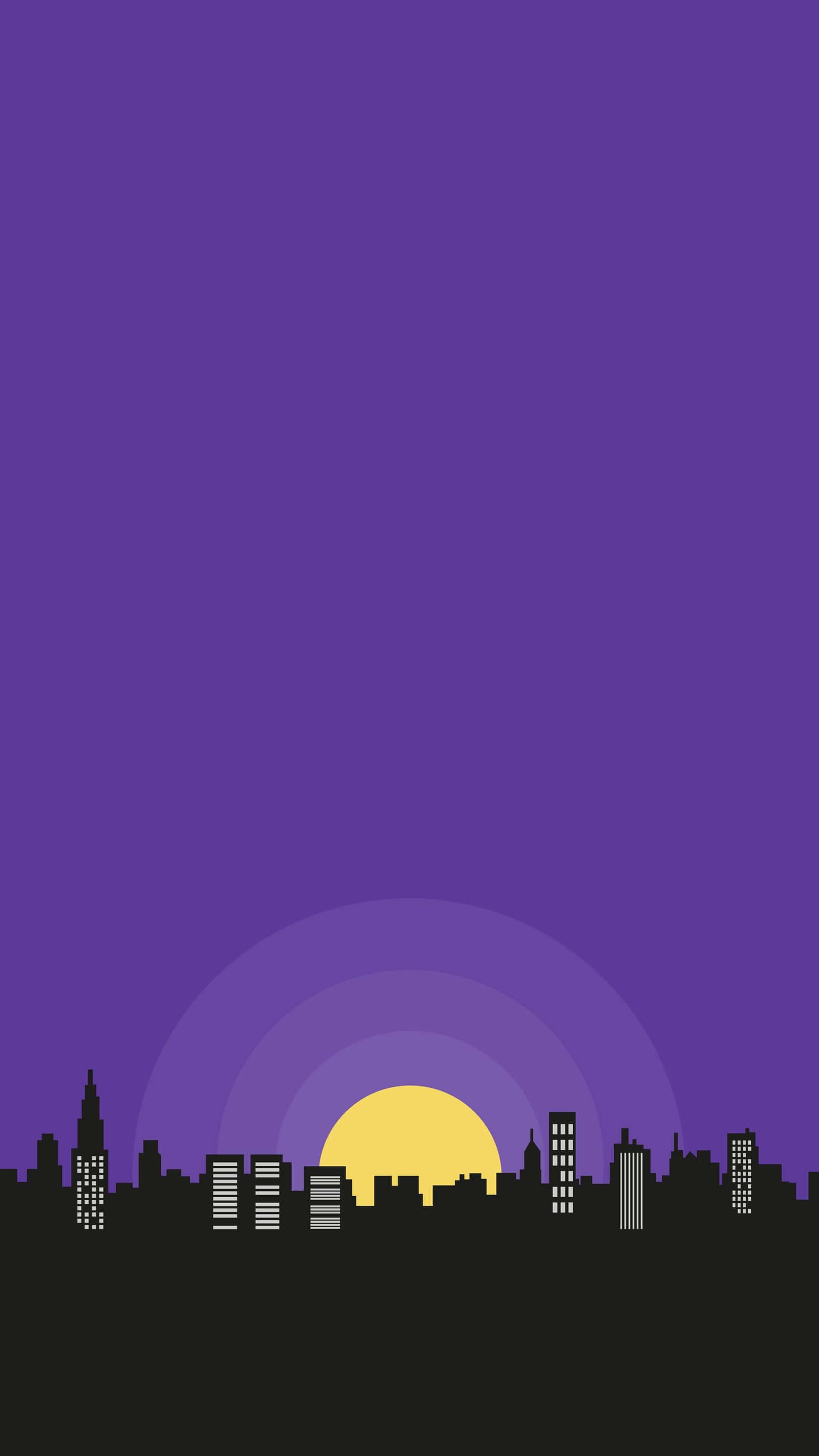 Minimalist Purple 桌布 壁紙 — 在漸變紫色天空下，一個極簡的城市天際線剪影，伴隨著一輪發光的黃色夕陽。