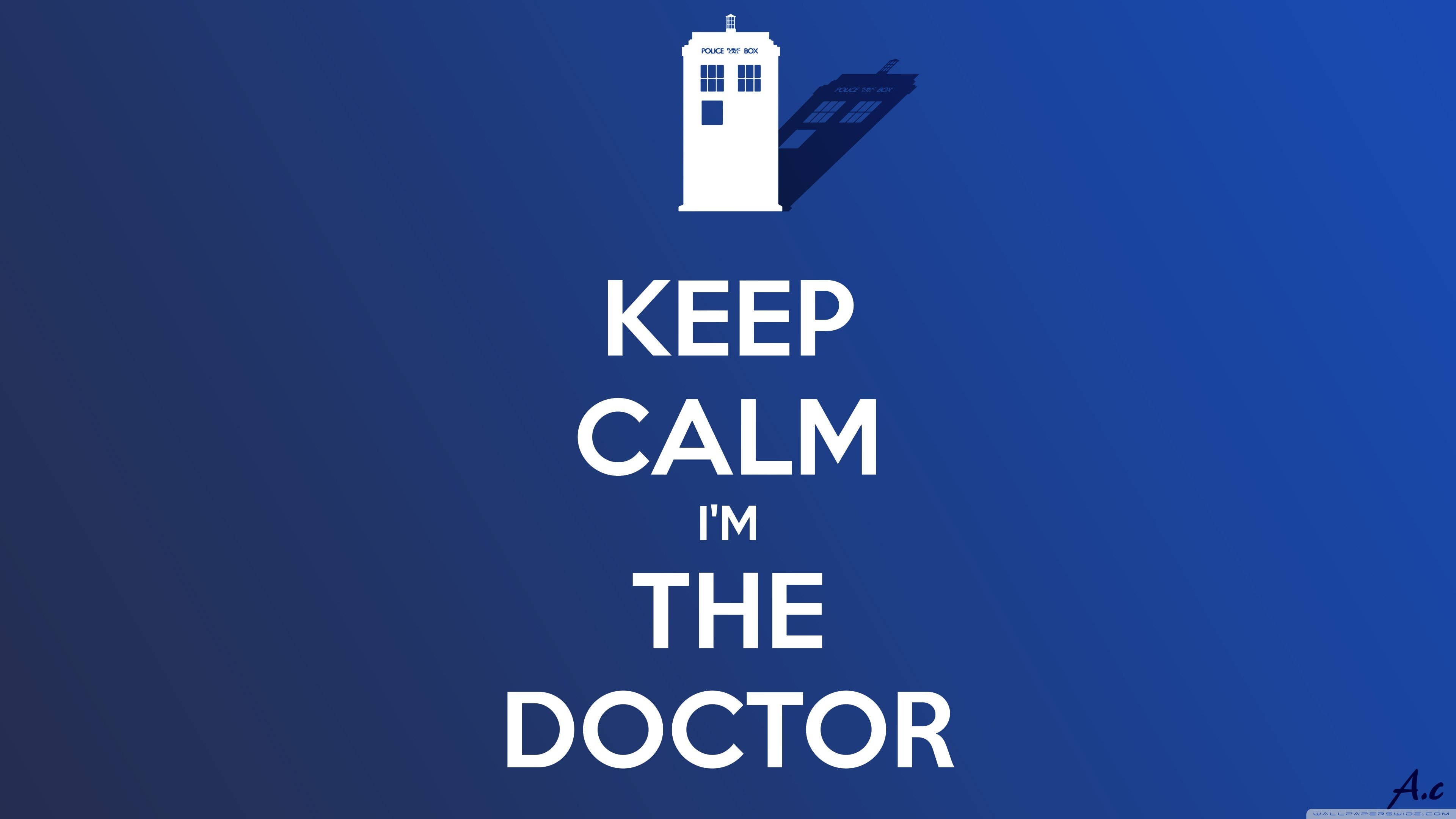 keep 桌布 壁紙 — 在漸變藍色背景上，TARDIS 剪影下方有粗體白色文字寫著「KEEP CALM I'M THE DOCTOR」。