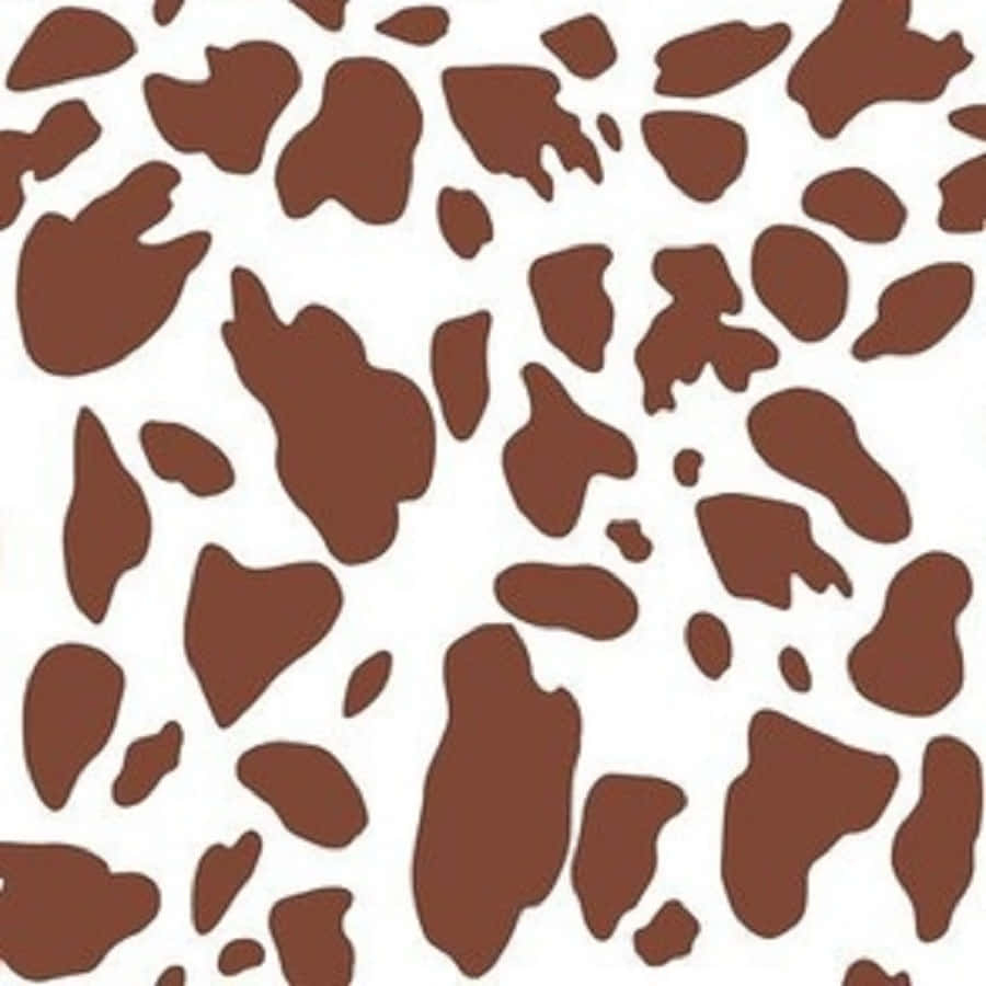 Brown Cow Print 桌布 壁紙 — 在潔白背景上重複的棕色牛斑點圖案，營造出大膽質樸的壁紙設計。