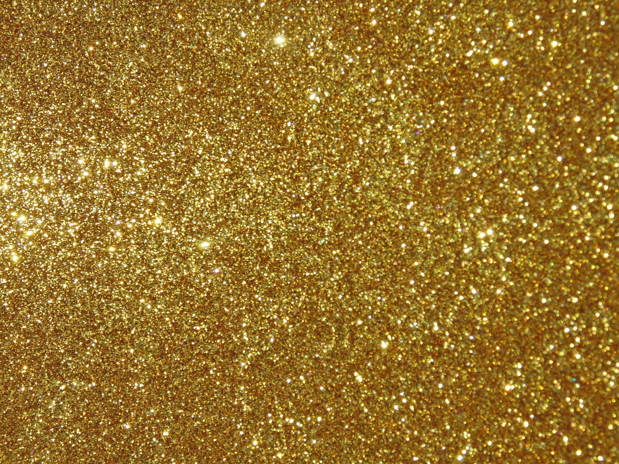 Rose Gold Glitter 桌布 壁紙 — 在直射光下，密集的金色亮粉閃爍著明亮的反射粒子。