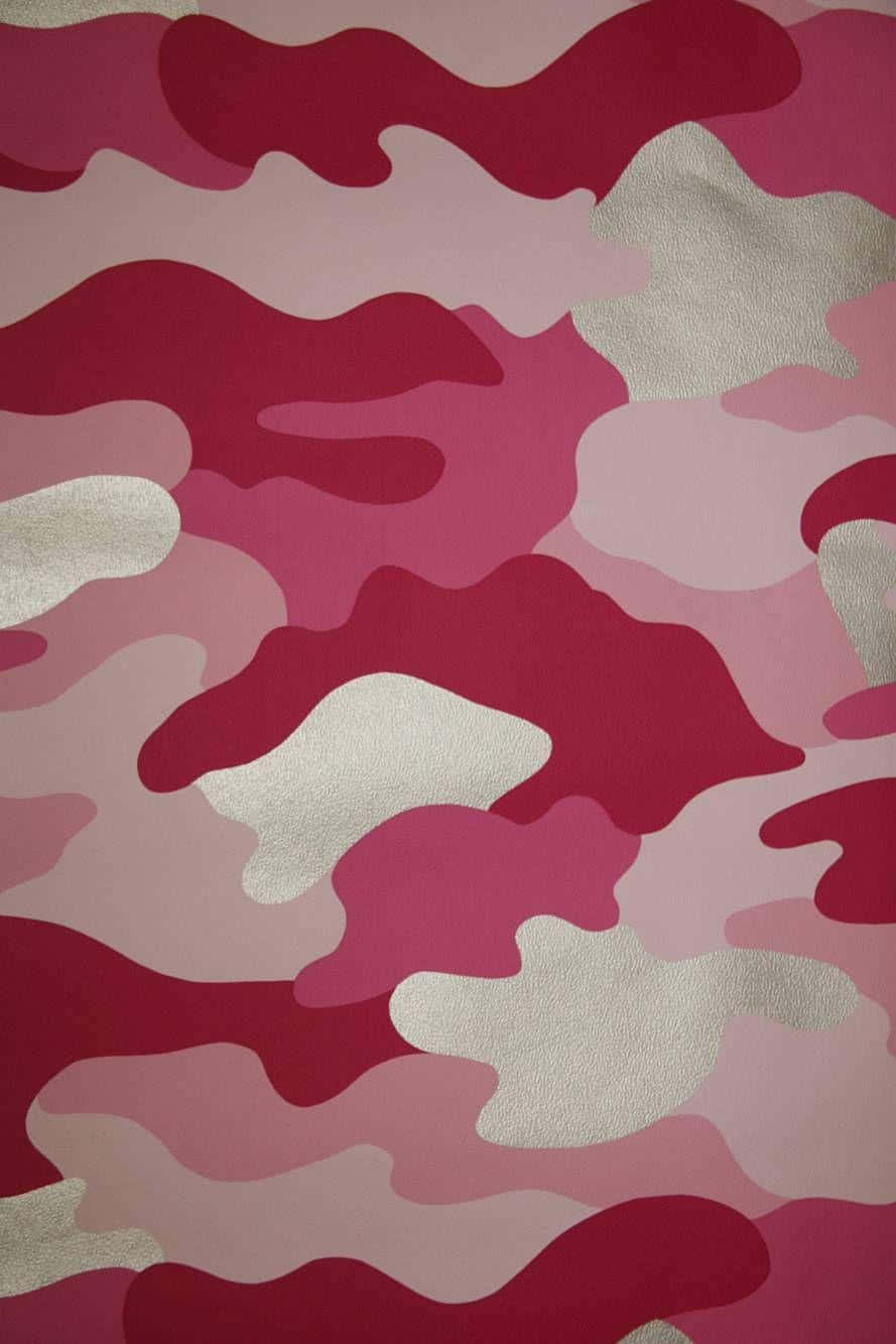 Pink Camo 桌布 壁紙 — 在紋理布料上帶有銀色點綴的大膽粉紅色迷彩圖案。