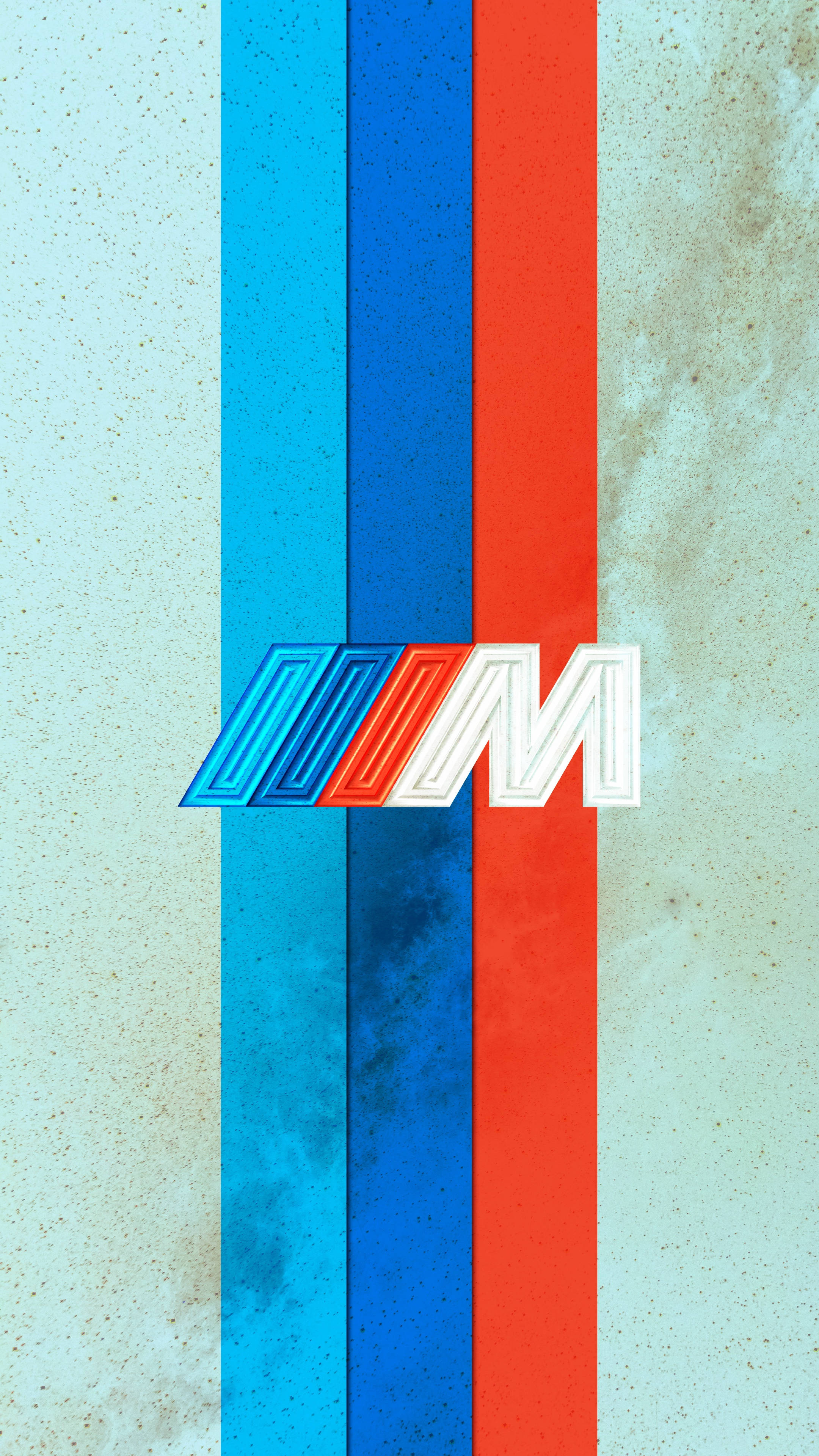 BMW 動圖 桌布 壁紙 — 在紋理混凝土背景上，垂直藍、紅、白條紋中央的醒目BMW M標誌。