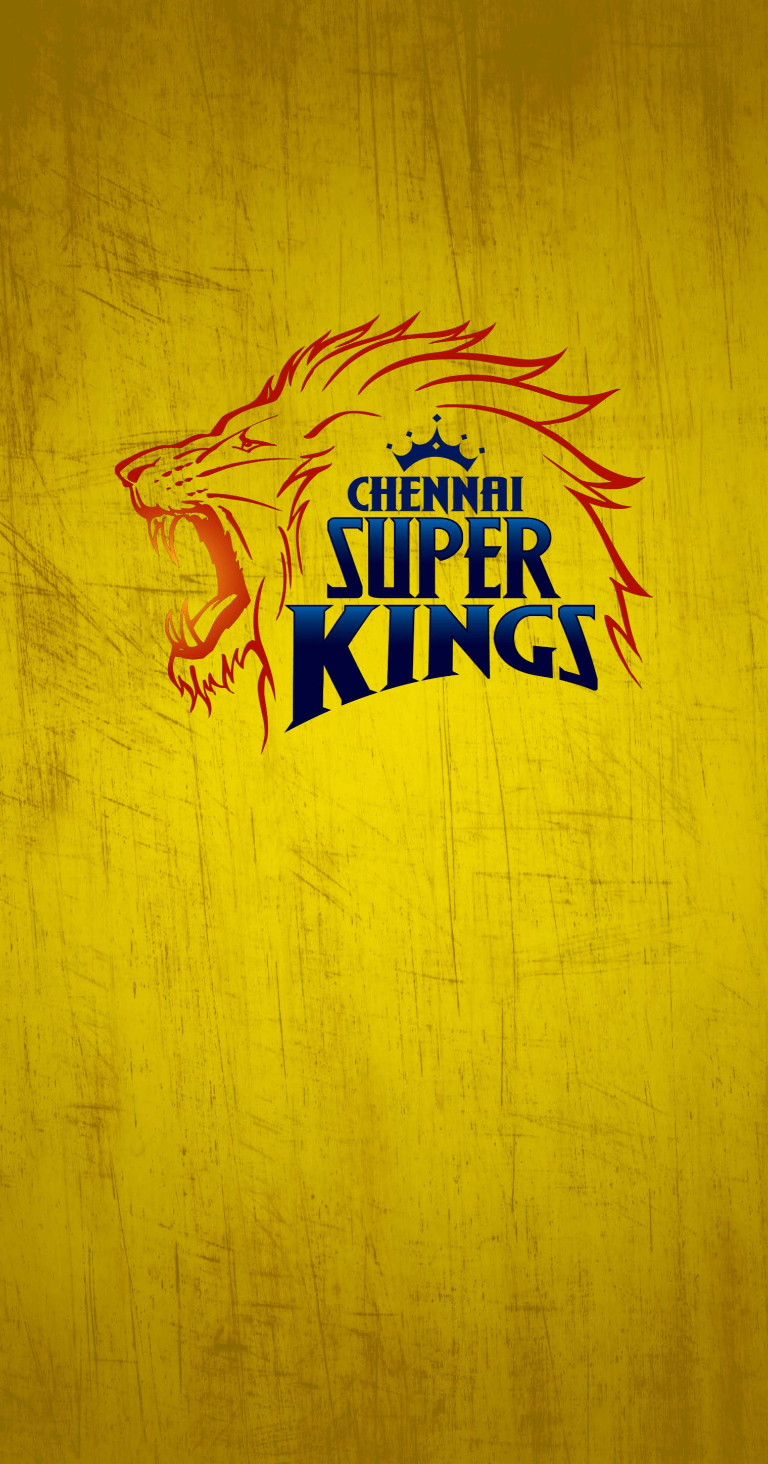 csk 2021 桌布 壁紙 — 在紋理黃色背景上，帶有皇冠和文字 Chennai Super Kings 的咆哮獅子標誌。