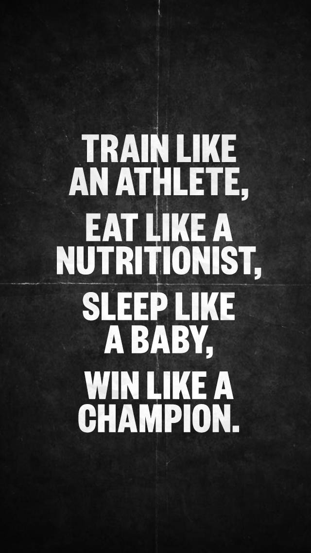 Fitness Motivation iPhone 桌布 壁紙 — 在紋理黑色背景上，粗體白色勵志文字：像運動員一樣訓練，像營養師一樣飲食，像嬰兒一樣睡覺，像冠軍一樣獲勝。