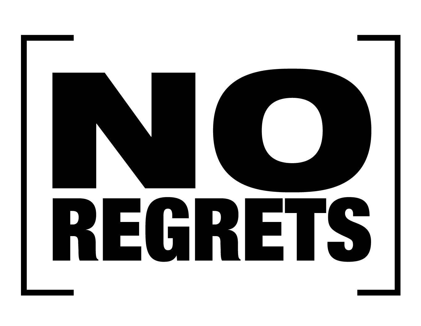  壁紙 — 在純白背景上，方括號框架內有粗體黑色文字「NO REGRETS」。