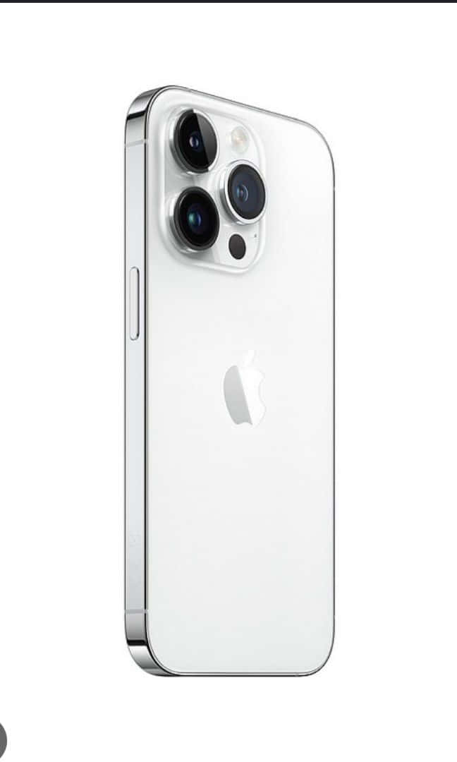 iPhone 桌布 壁紙 — 在純白背景上從背面展示的時尚銀色 iPhone 14 Pro Max。