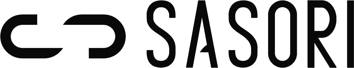 蠍子 桌布 壁紙 — 在純白色背景上，粗體黑色輪廓標誌文字顯示 SASORI。