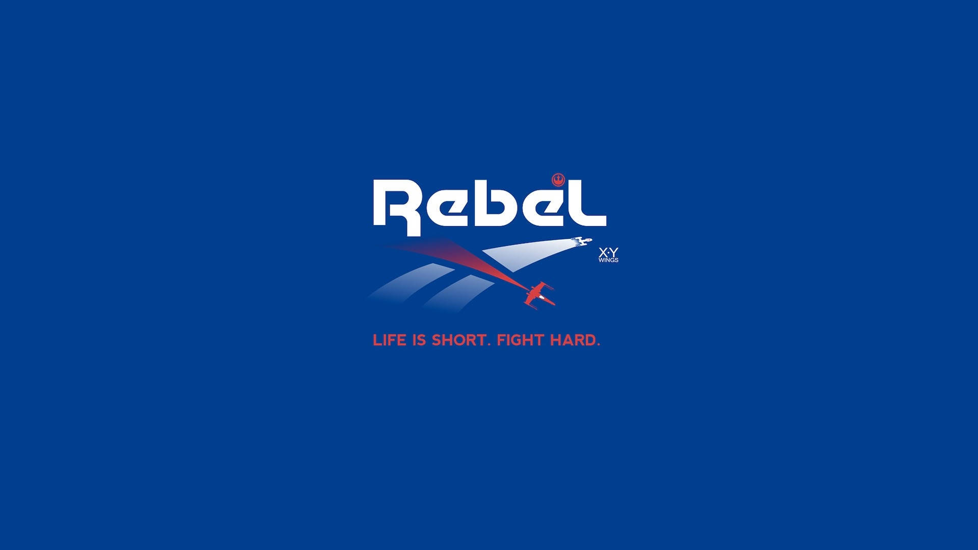 Reebok 桌布 壁紙 — 在純藍色背景上，帶有紅色飛機圖形和標語的大膽白色Rebel標誌。