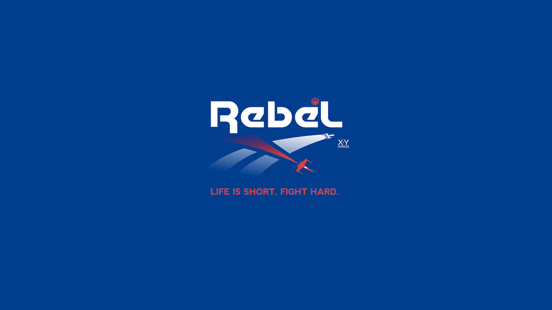 Reebok 桌布 壁紙 — 在純藍色背景上，帶有紅色飛機圖形和標語的大膽白色Rebel標誌。