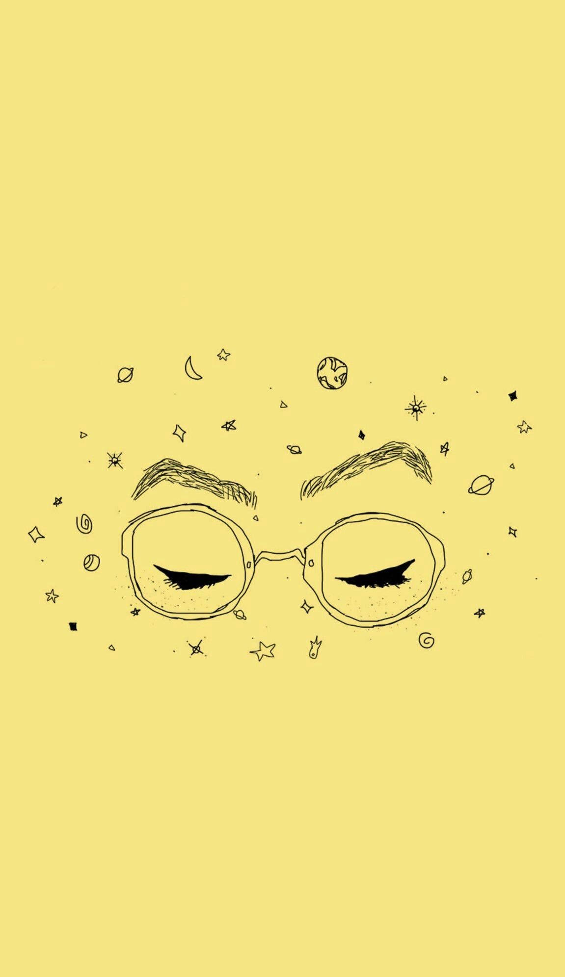 Cute Yellow Aesthetic 桌布 壁紙 — 在純黃色背景上，一幅極簡線條畫，描繪戴眼鏡的閉眼，周圍環繞著宇宙塗鴉。