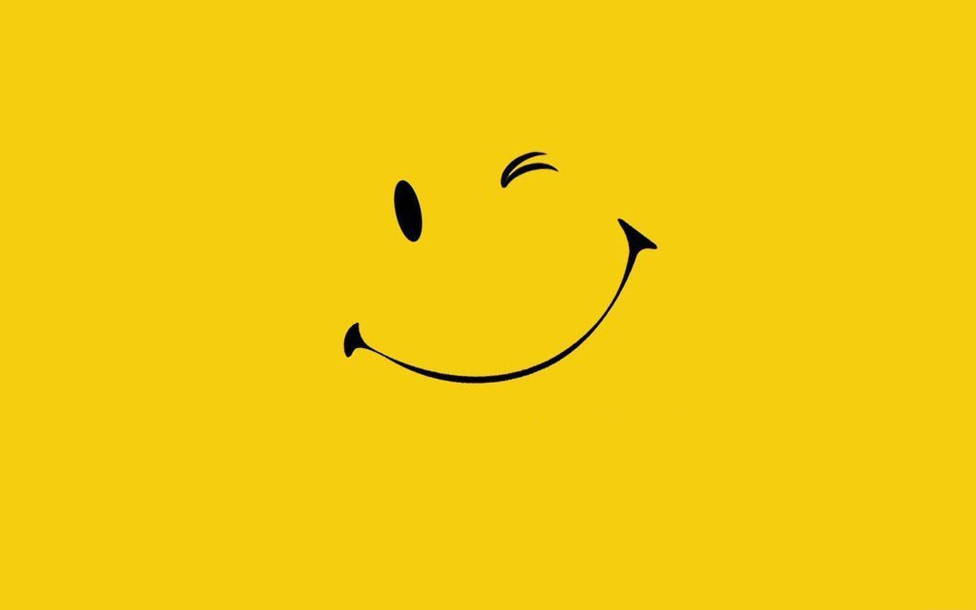 Smile 桌布 壁紙 — 在純黃色背景上的一個簡單黑色線條繪畫的眨眼笑臉。