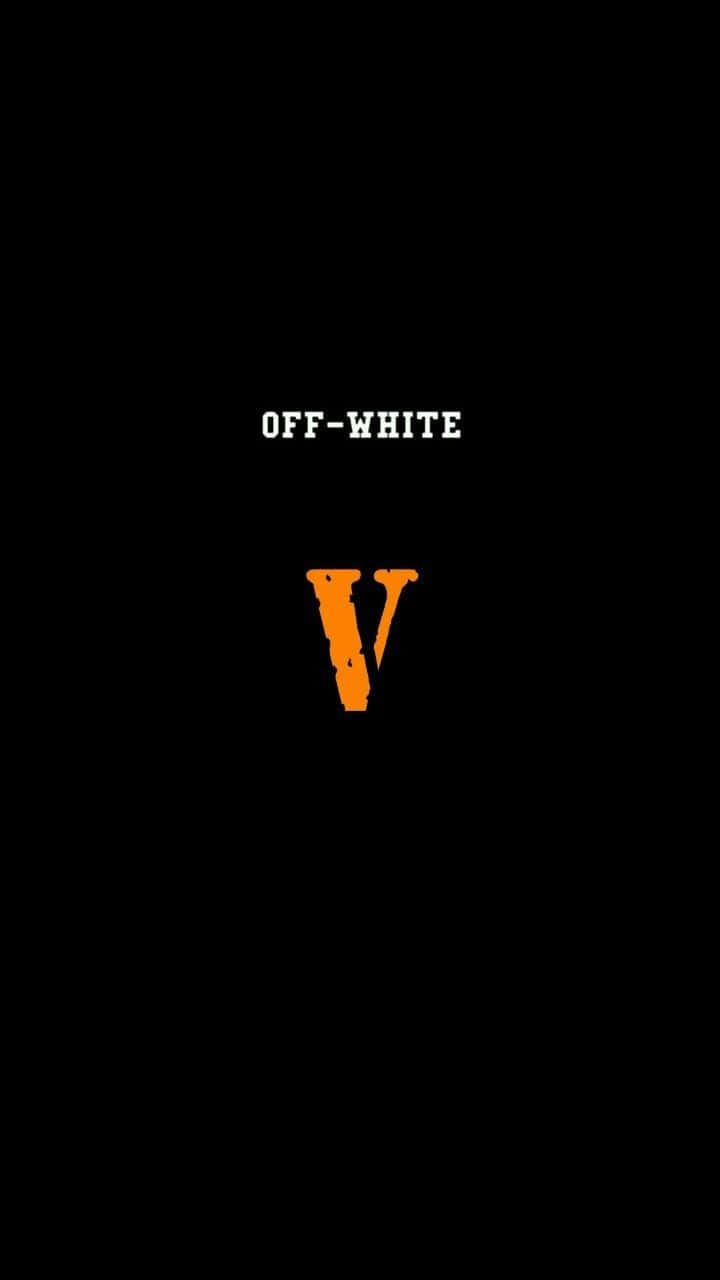 Off White iPhone 桌布 壁紙 — 在純黑背景上，白色OFF-WHITE文字下方居中放置大膽的橙色做舊V標誌。