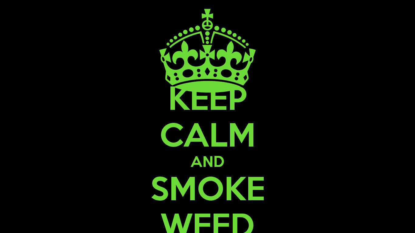 大麻 桌布 壁紙 — 在純黑色背景上，一個大膽的綠色皇冠和文字 'KEEP CALM AND SMOKE WEED'。