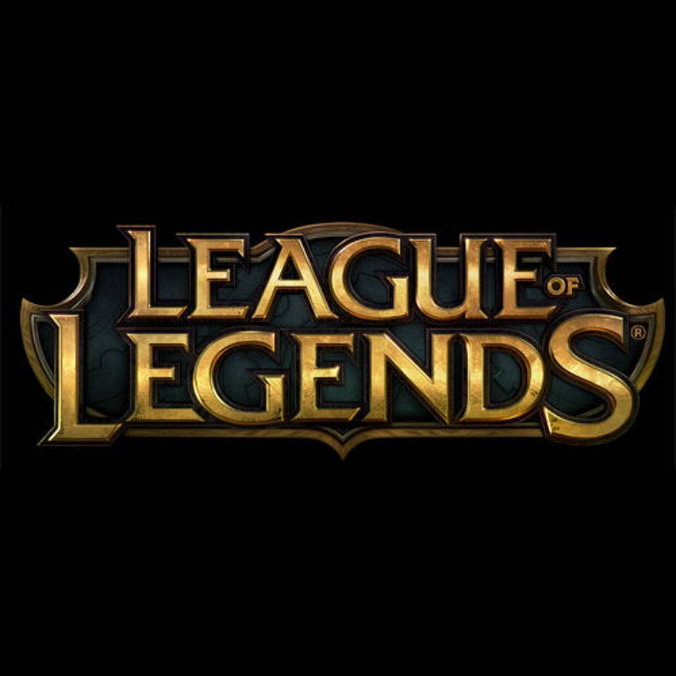 高清 桌布 壁紙 — 在純黑色背景上，金色的《League of Legends》標誌搭配華麗金屬字體。