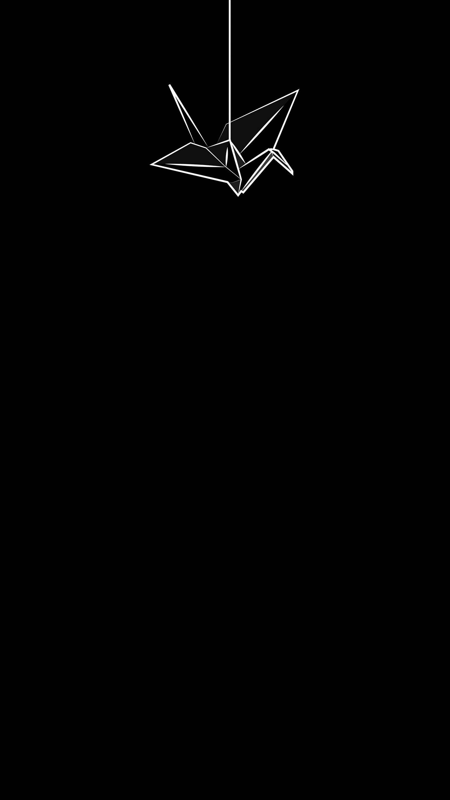 minimal dark iPhone 桌布 壁紙 — 在純黑色背景上懸掛的摺紙鶴的極簡白色線條畫。