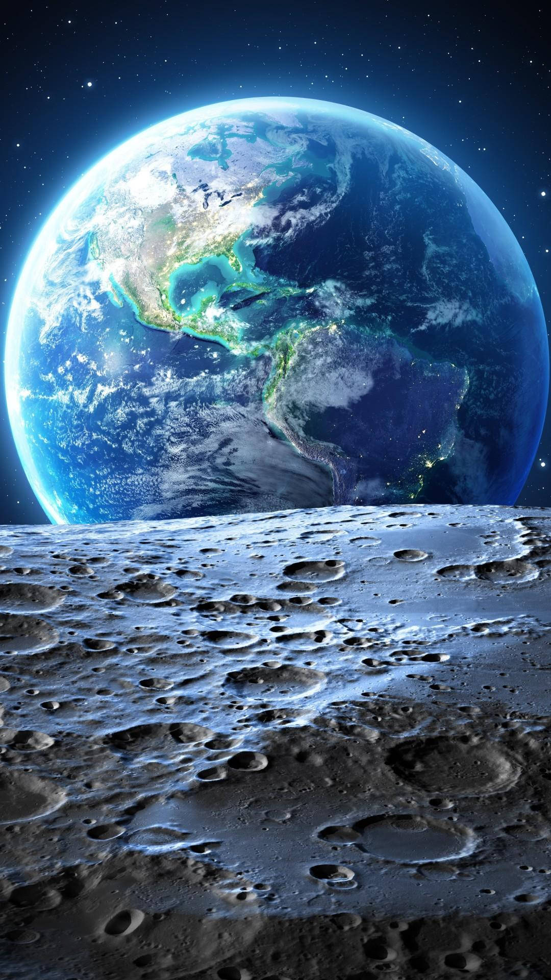 地球 桌布 壁紙 — 在繁星點點的夜空下，地球從佈滿隕石坑的月球表面升起的壯麗景色。