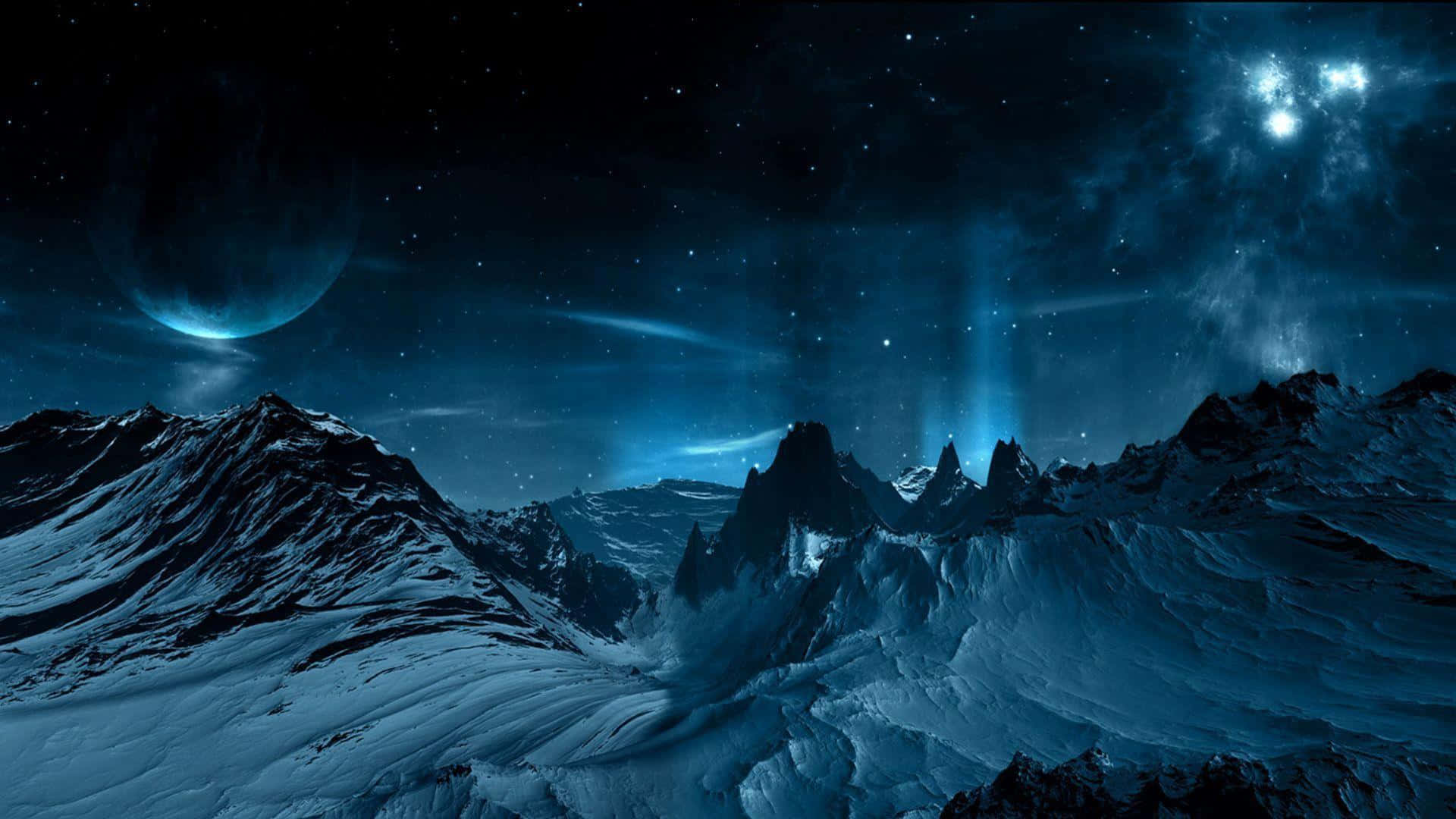 dreamy 桌布 壁紙 — 在繁星點點的夜空下，積雪的山峰，伴隨著發光的星雲和一彎新月，散發出空靈的藍光。