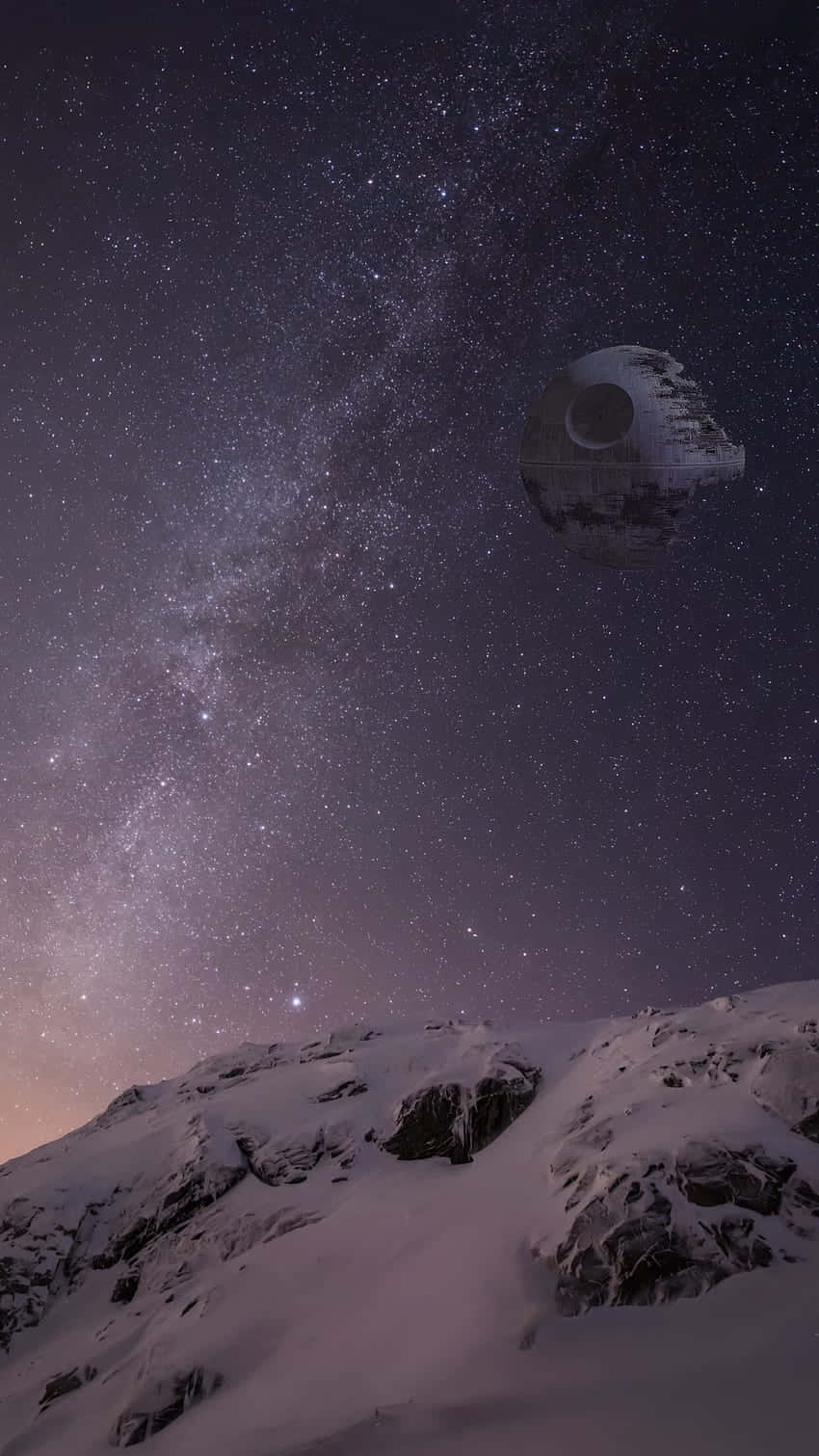 Star Wars Aesthetic 桌布 壁紙 — 在繁星點點的夜空下，雪覆蓋的山脊，死星漂浮在銀河之上。